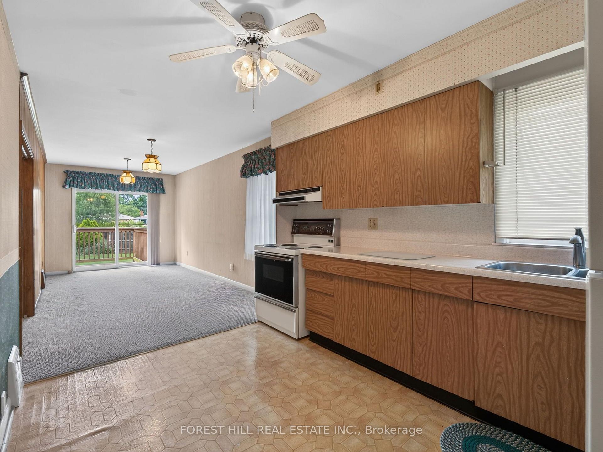 Photo 3 of 98 Marchington Circle, Scarborough, Wexford-Maryvale — HOMEH