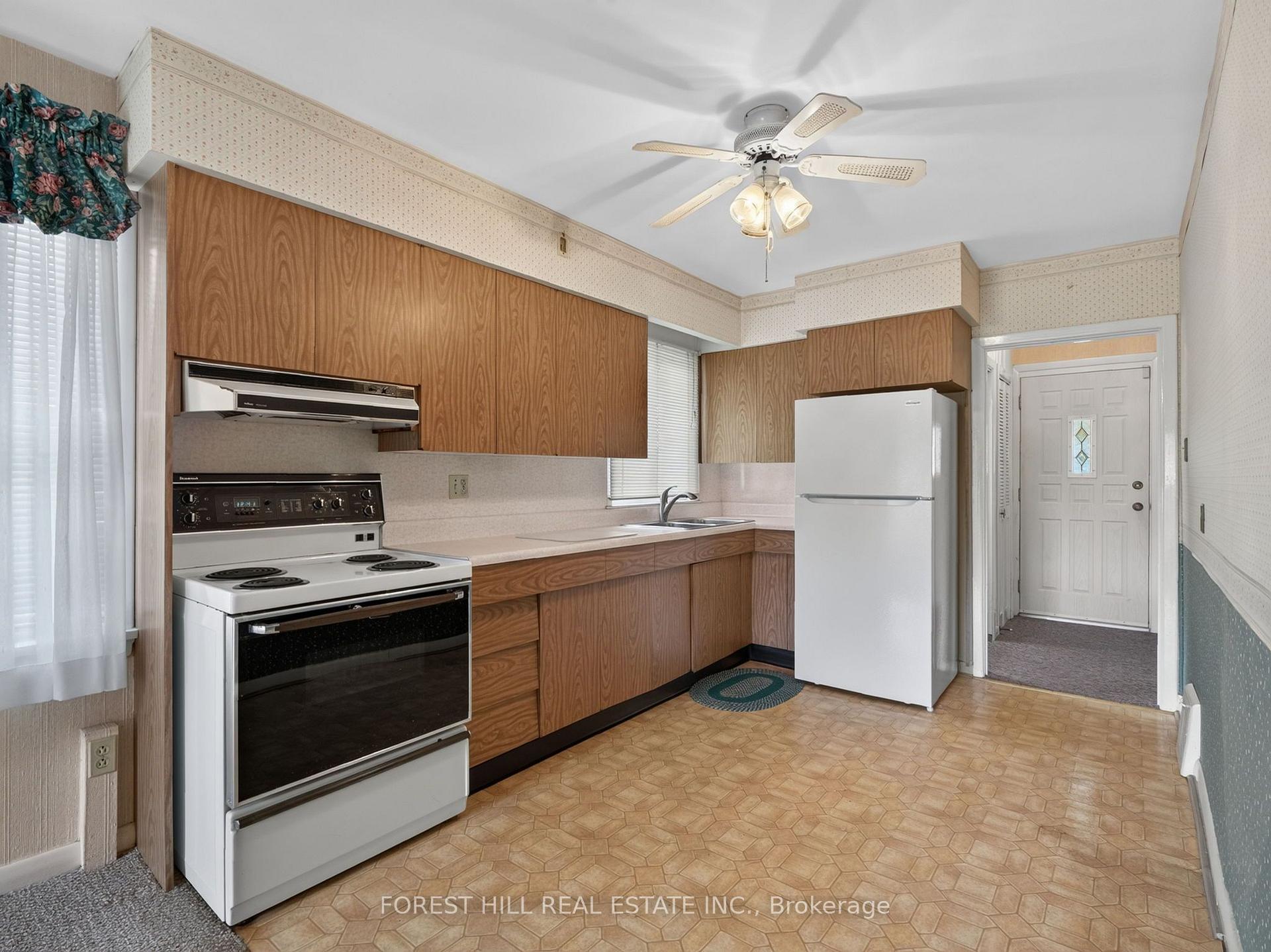 Photo 5 of 98 Marchington Circle, Scarborough, Wexford-Maryvale — HOMEH