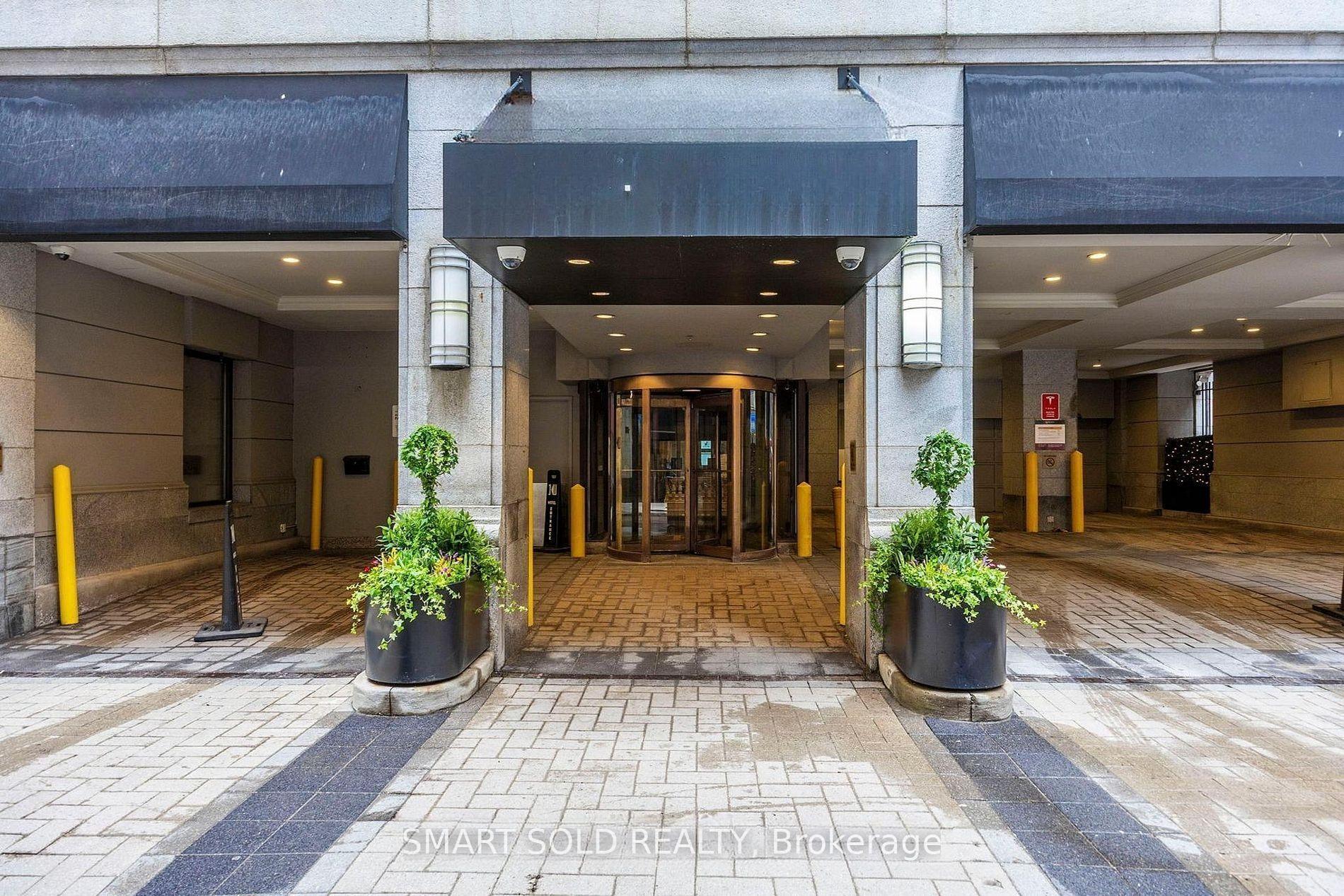 Front of Unit 2311, 1 King Street W