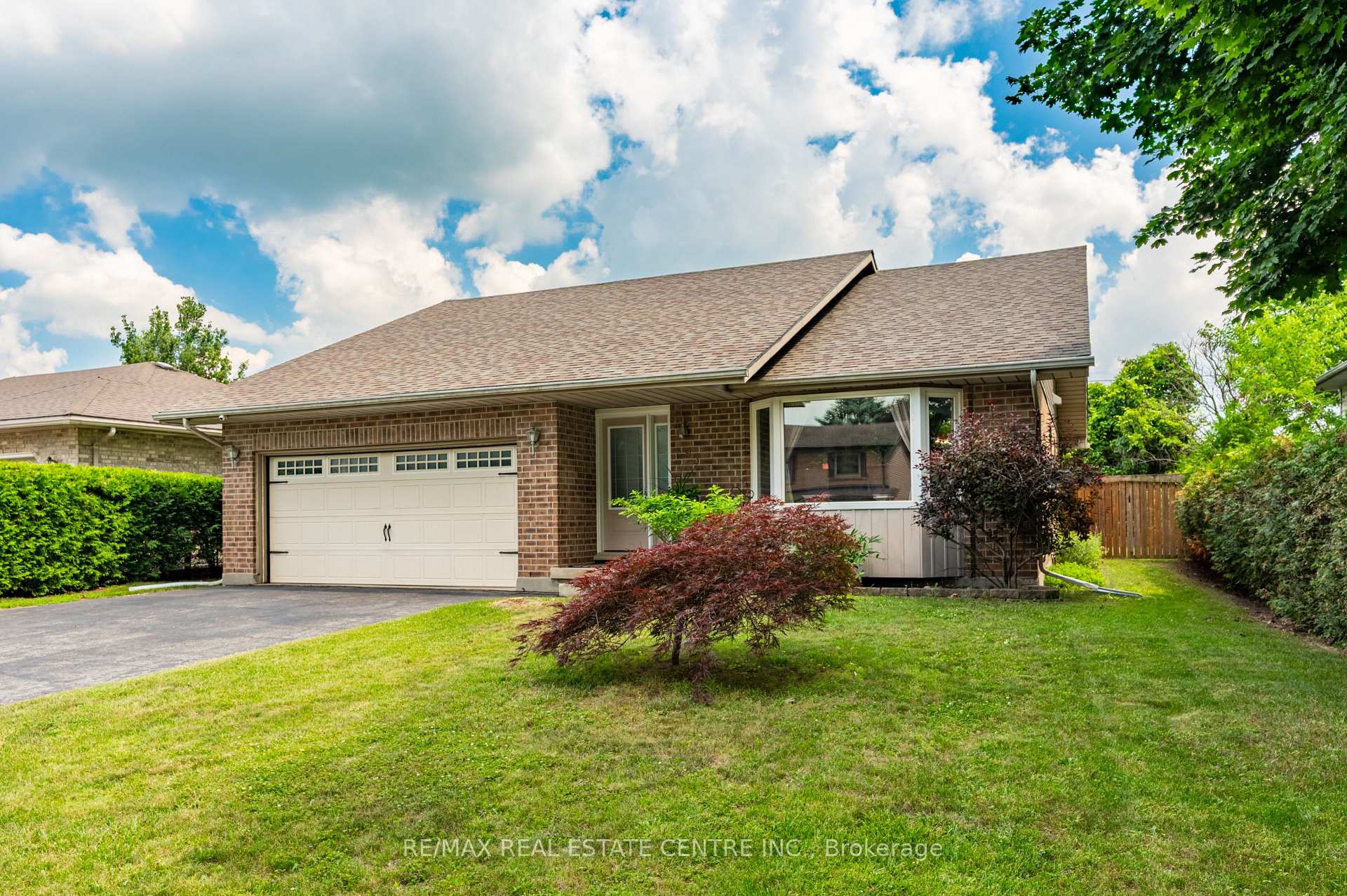 Photo 3 of 95 Allen Street, Tillsonburg — HOMEH