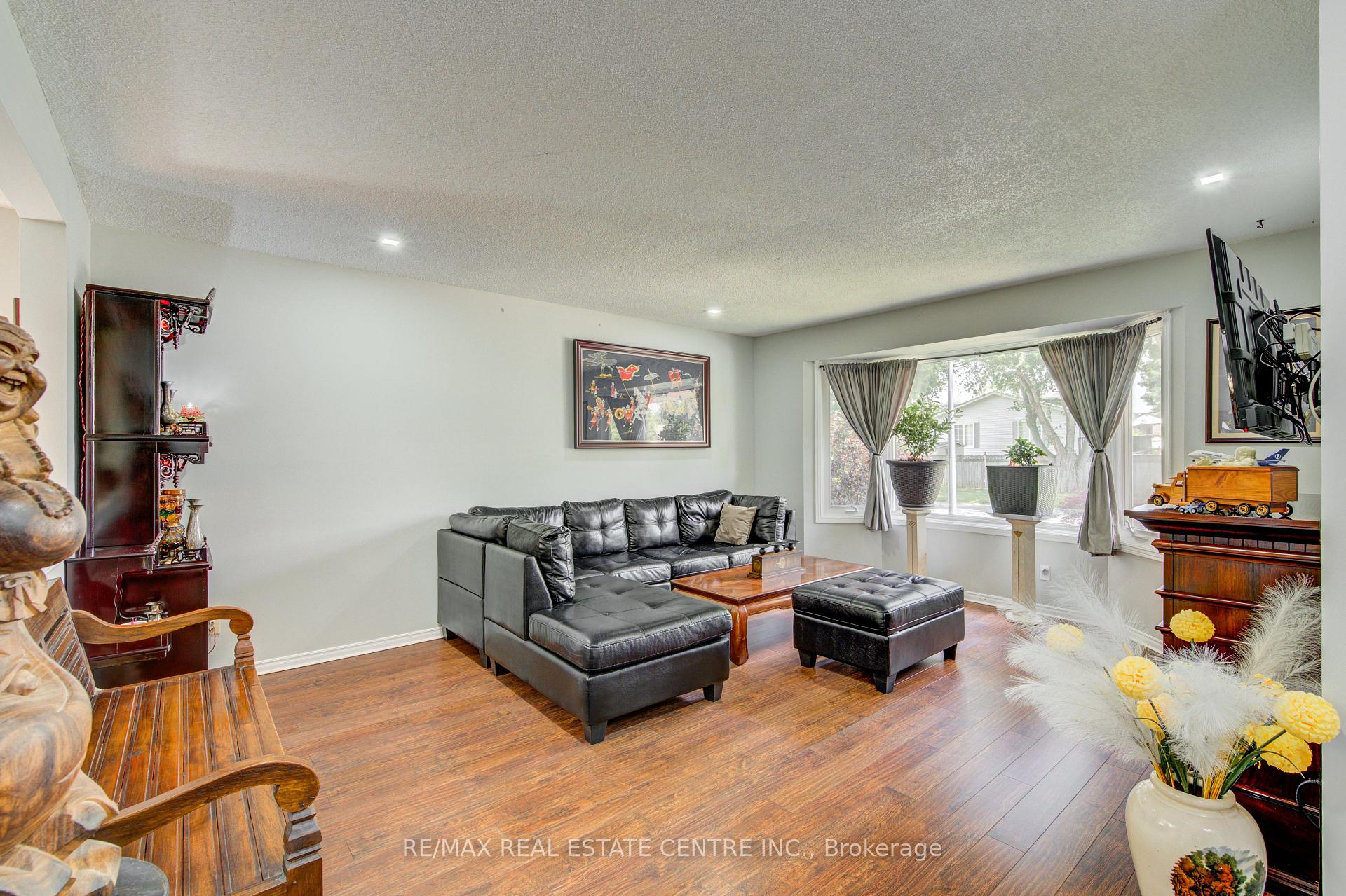 Photo 7 of 95 Allen Street, Tillsonburg — HOMEH