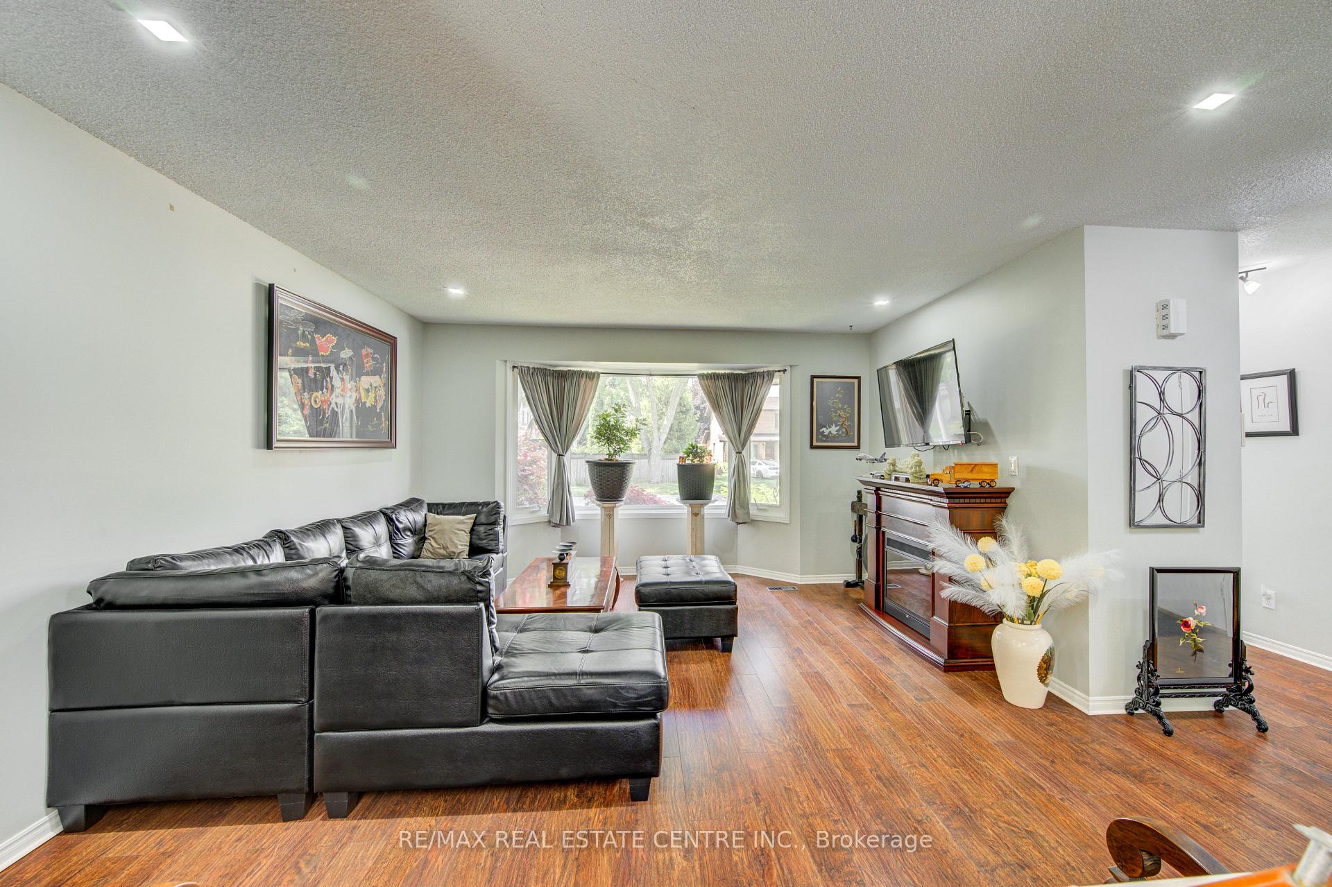 Photo 8 of 95 Allen Street, Tillsonburg — HOMEH