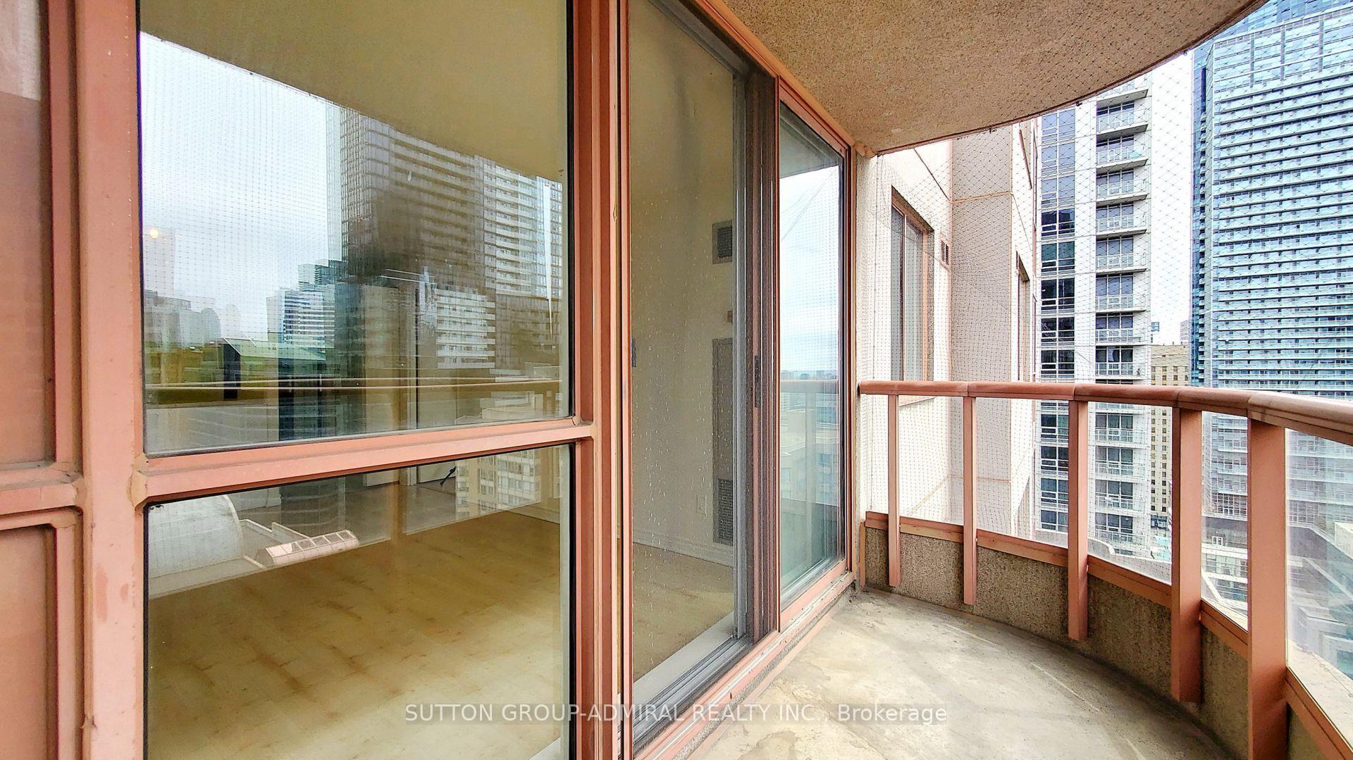 Photo 8 of Unit 2001, 736 Bay Street, Toronto, Bay Street Corridor — HOMEH