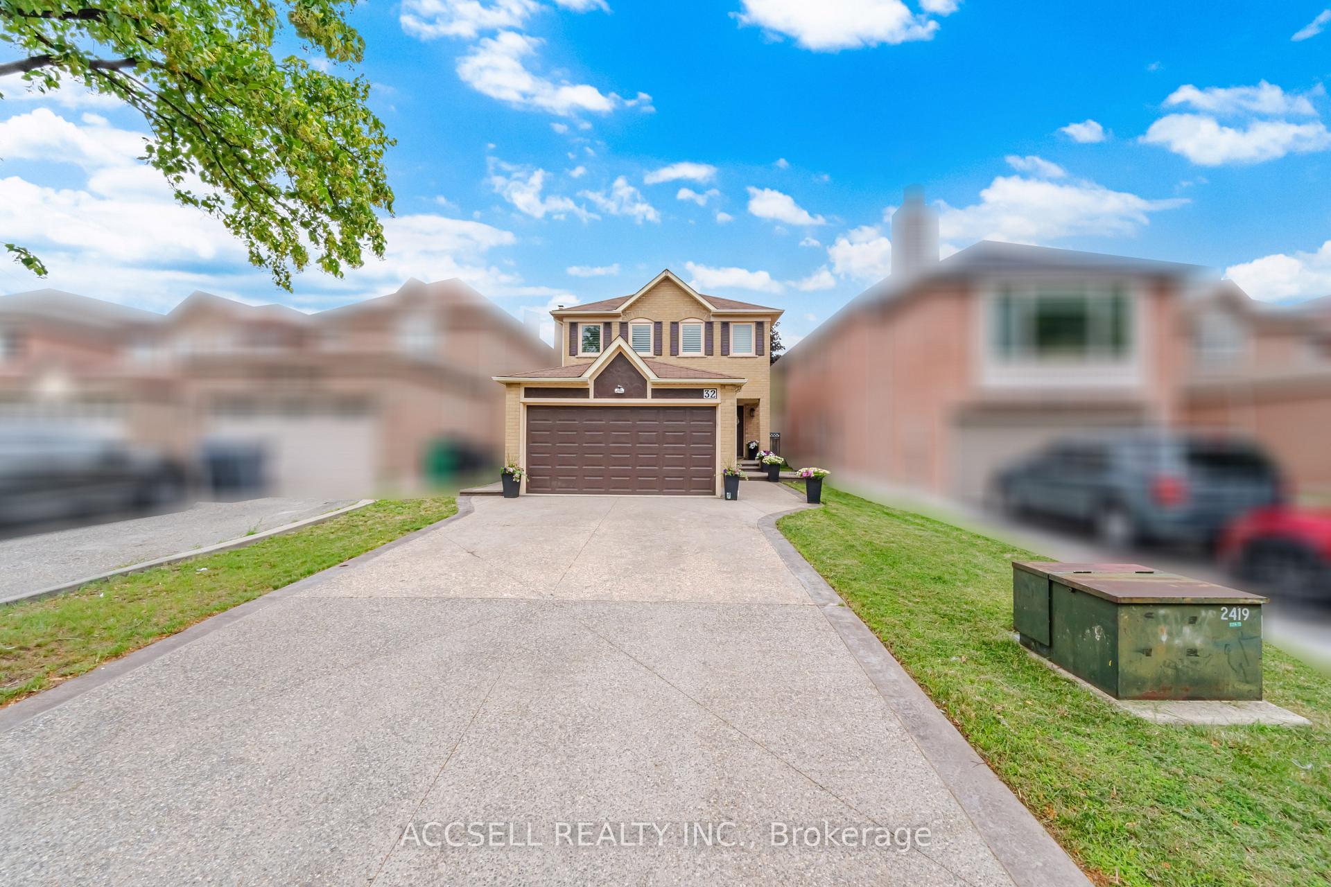 Photo 2 of 32 Niles Court, Brampton, Westgate — HOMEH