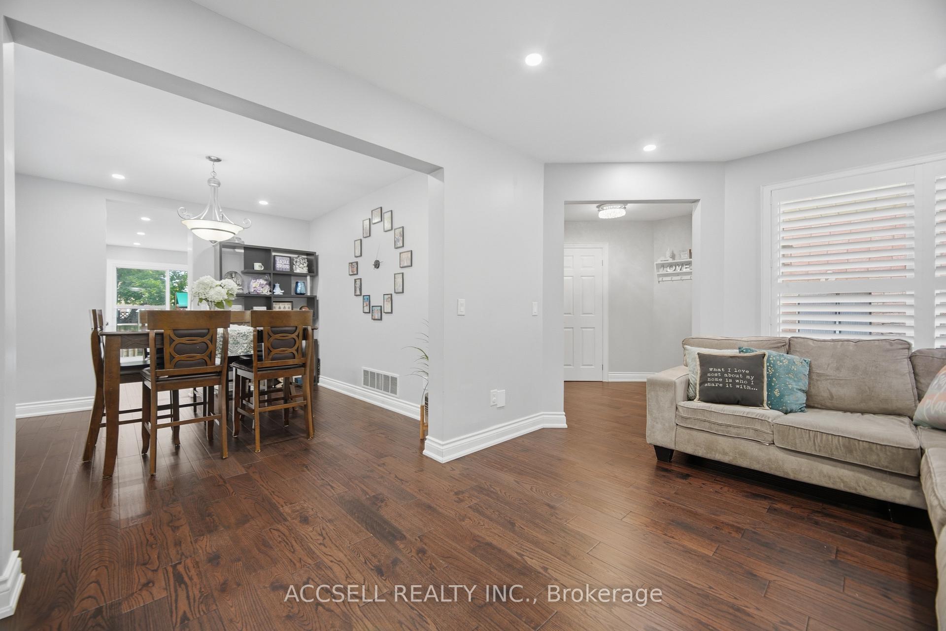 Photo 11 of 32 Niles Court, Brampton, Westgate — HOMEH