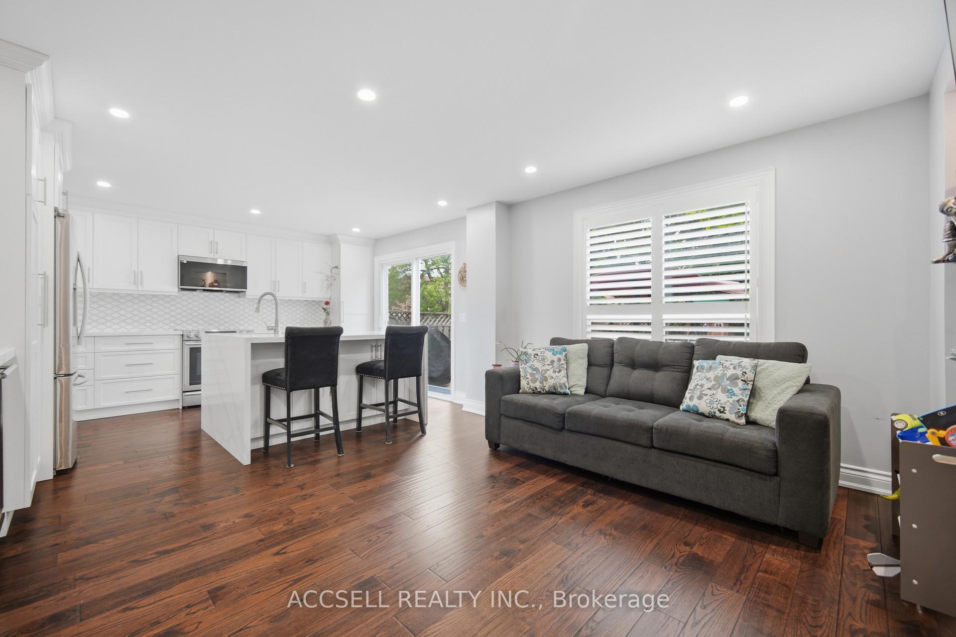 Photo 24 of 32 Niles Court, Brampton, Westgate — HOMEH