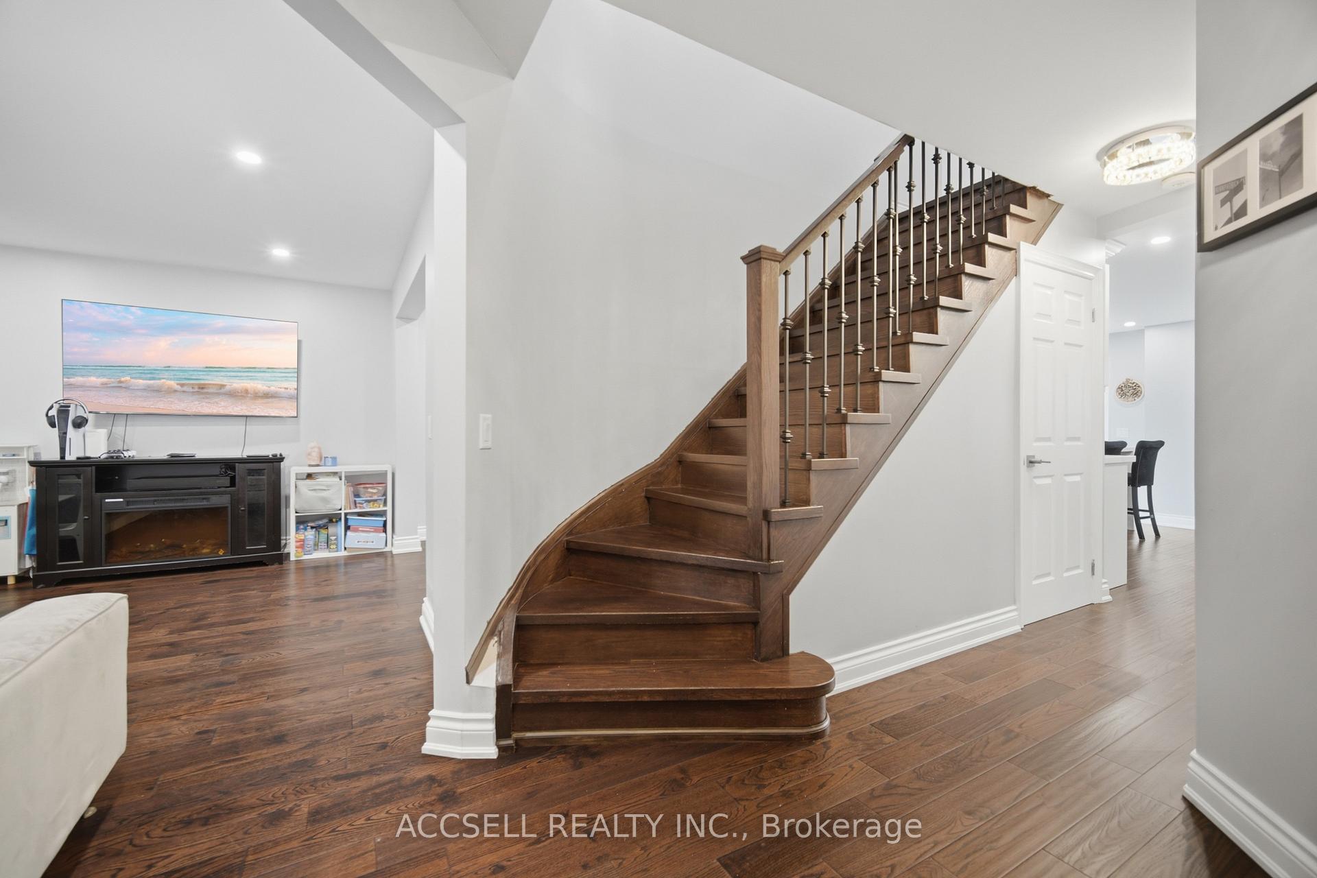 Photo 28 of 32 Niles Court, Brampton, Westgate — HOMEH