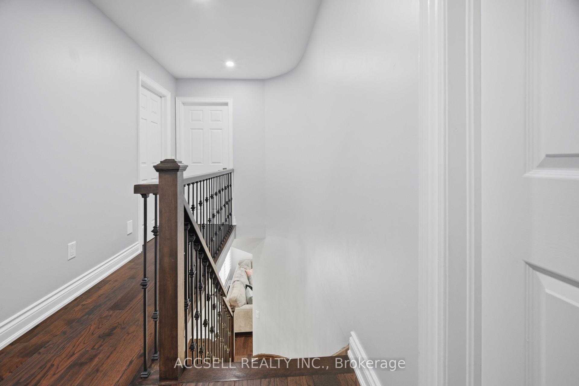 Photo 29 of 32 Niles Court, Brampton, Westgate — HOMEH