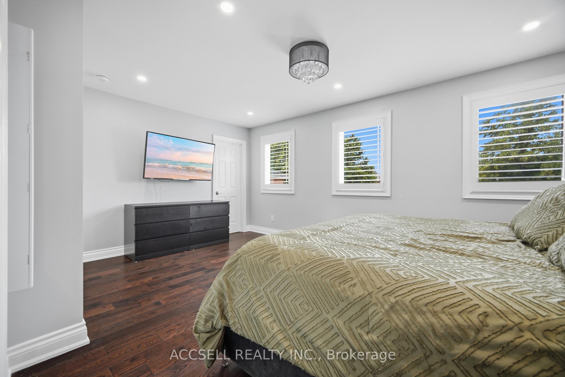Photo 34 of 32 Niles Court, Brampton, Westgate — HOMEH