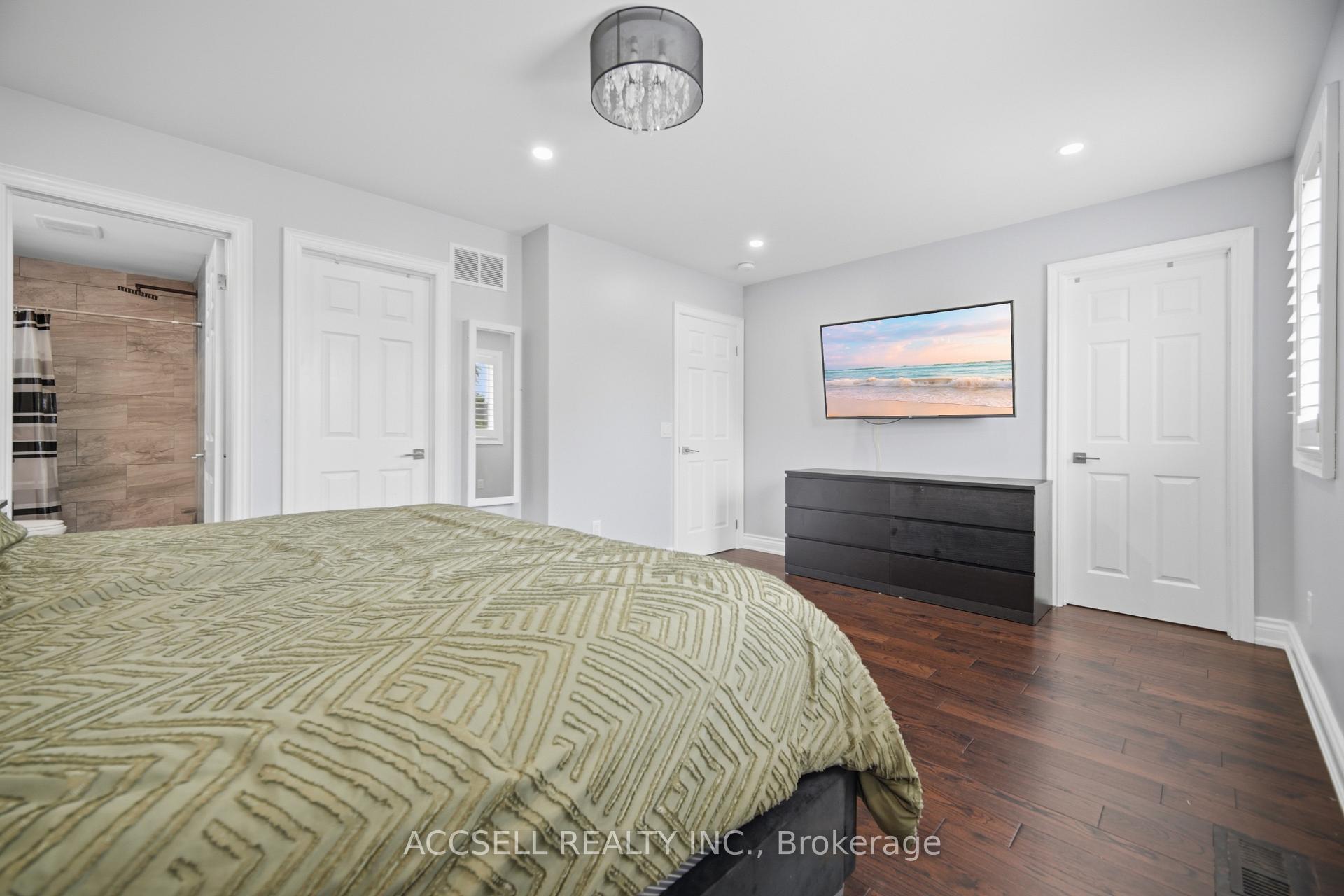 Photo 35 of 32 Niles Court, Brampton, Westgate — HOMEH