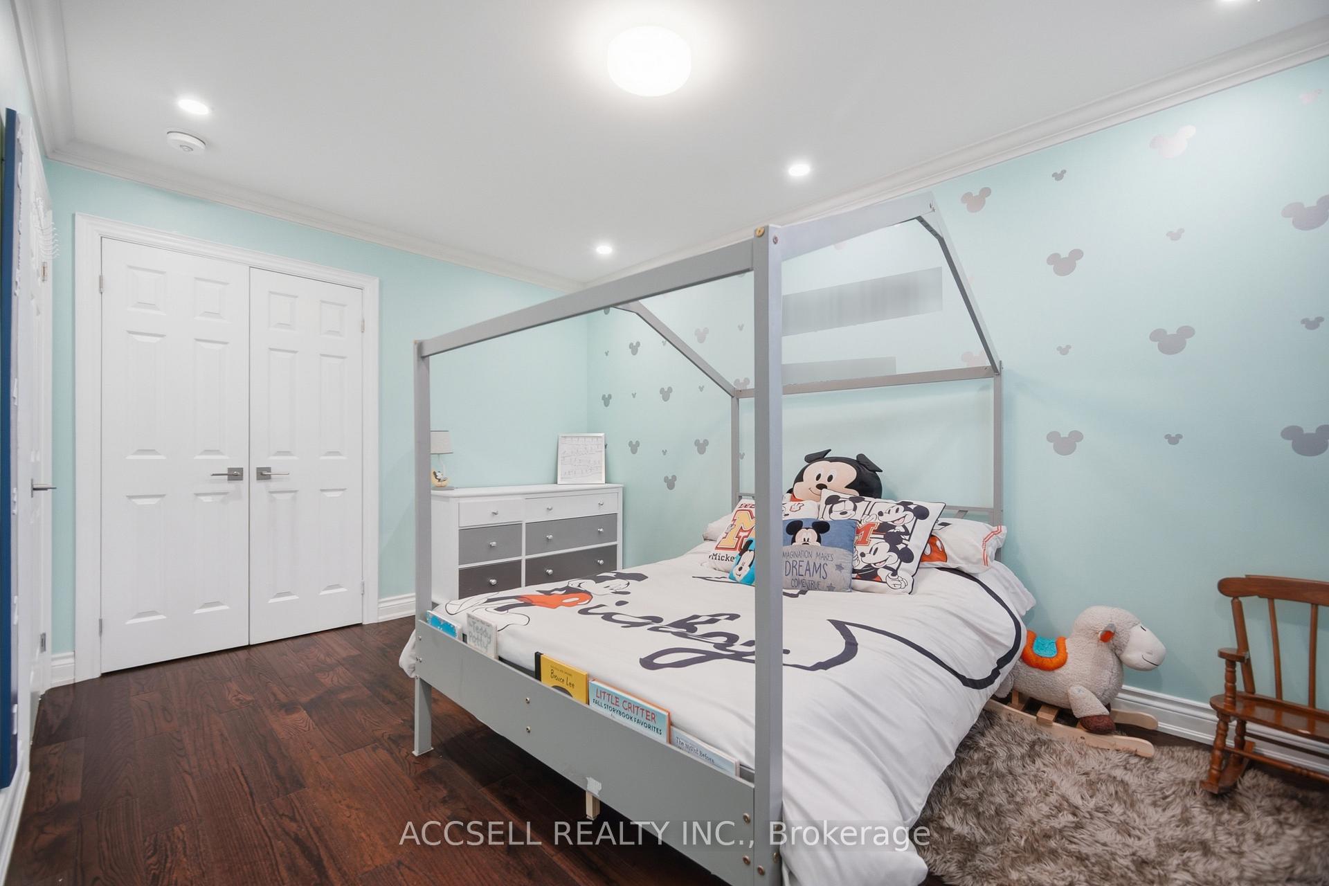 Photo 42 of 32 Niles Court, Brampton, Westgate — HOMEH