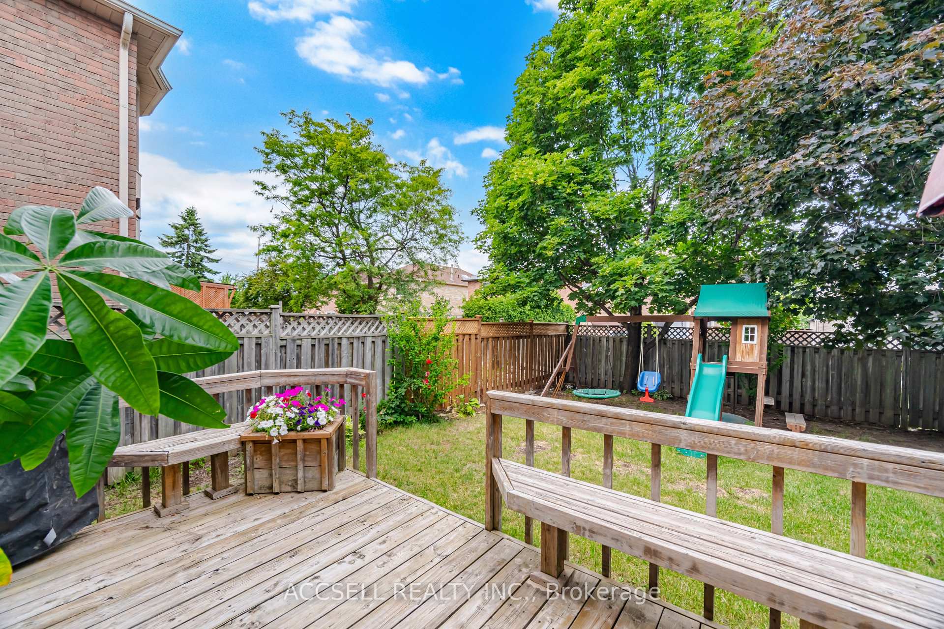 Photo 45 of 32 Niles Court, Brampton, Westgate — HOMEH