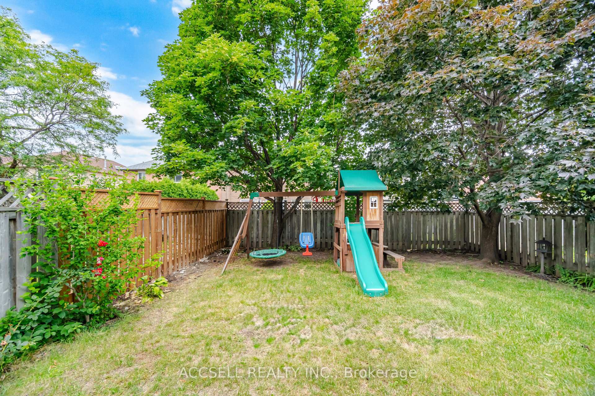 Photo 47 of 32 Niles Court, Brampton, Westgate — HOMEH