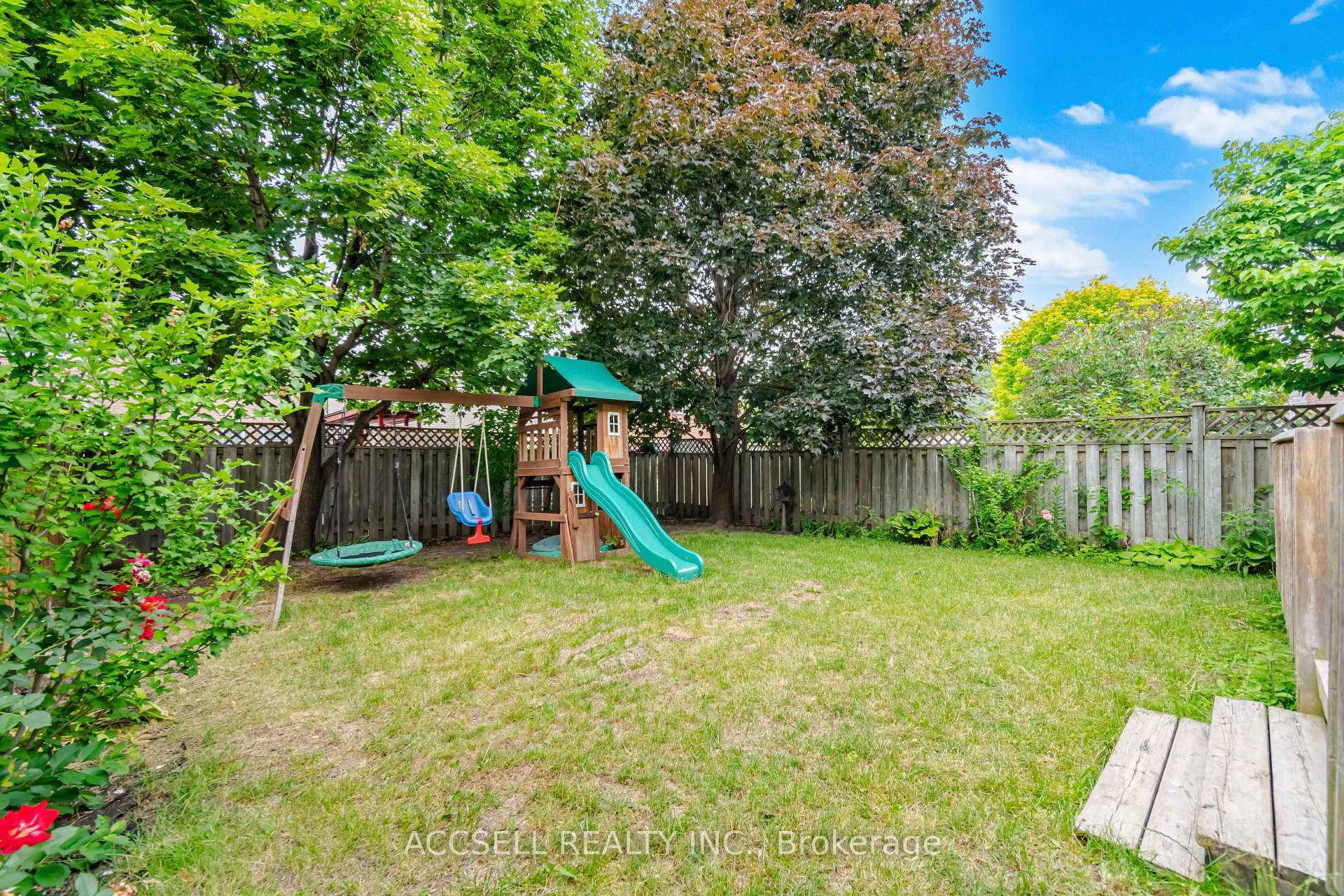 Photo 48 of 32 Niles Court, Brampton, Westgate — HOMEH