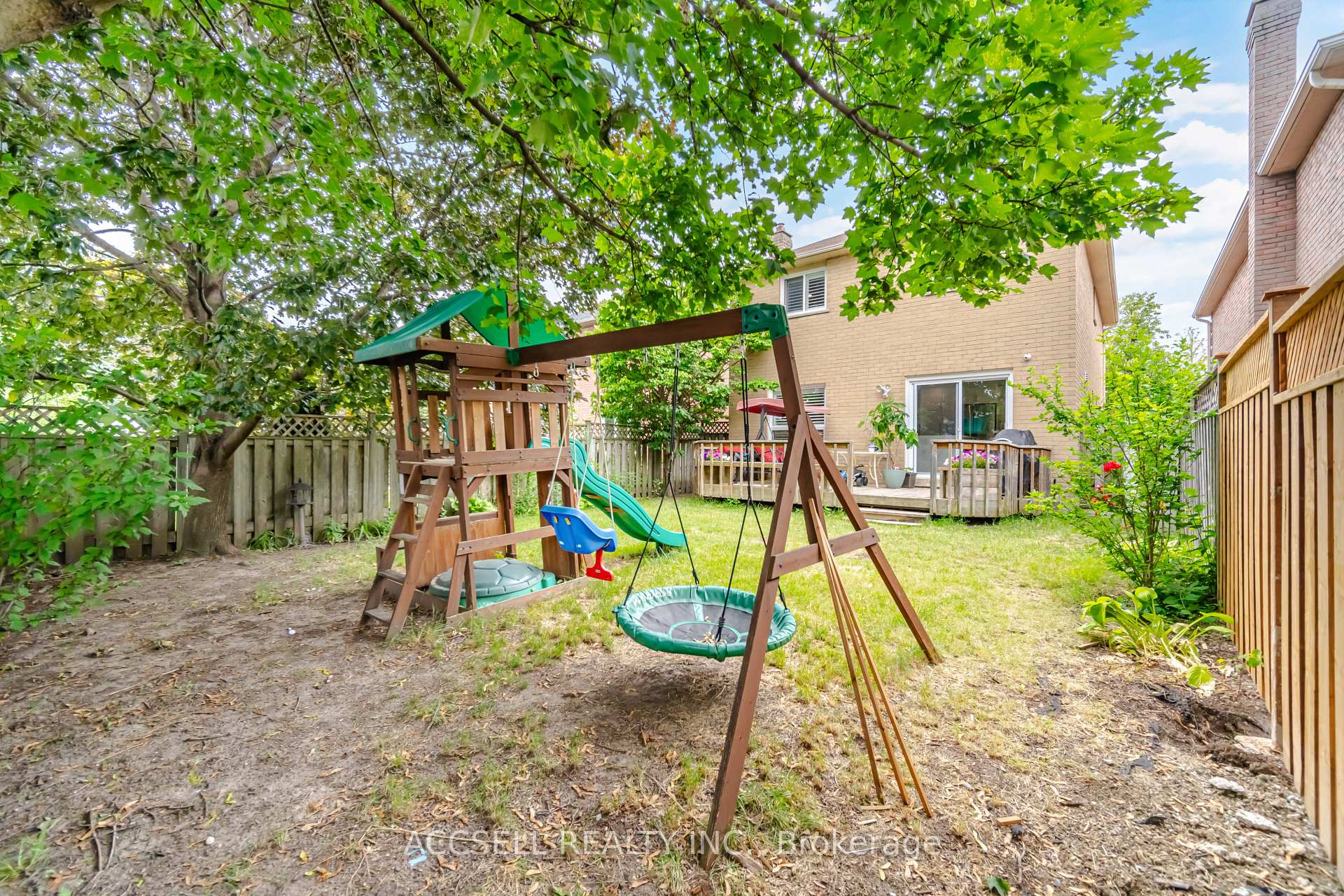 Photo 49 of 32 Niles Court, Brampton, Westgate — HOMEH