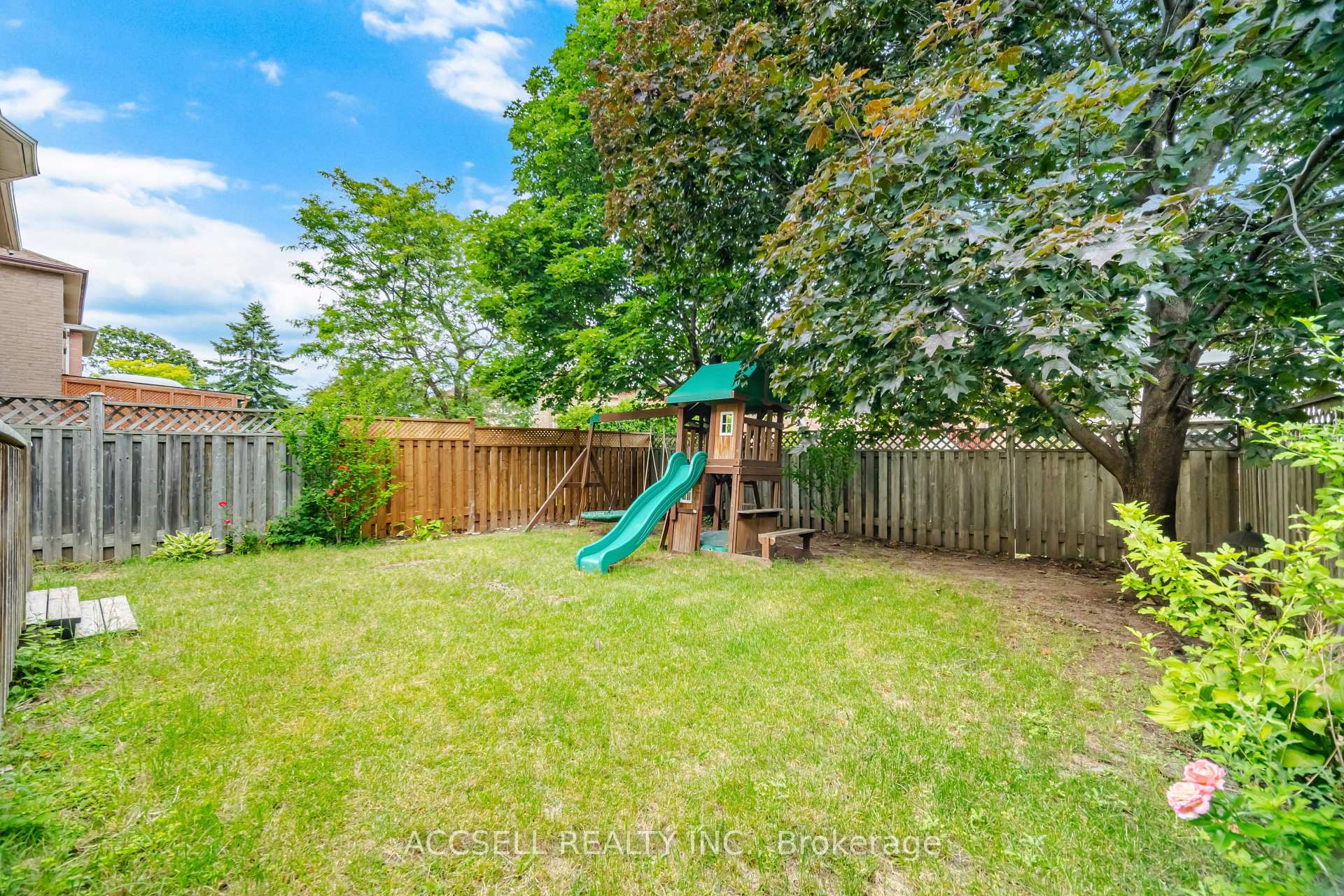 Photo 50 of 32 Niles Court, Brampton, Westgate — HOMEH
