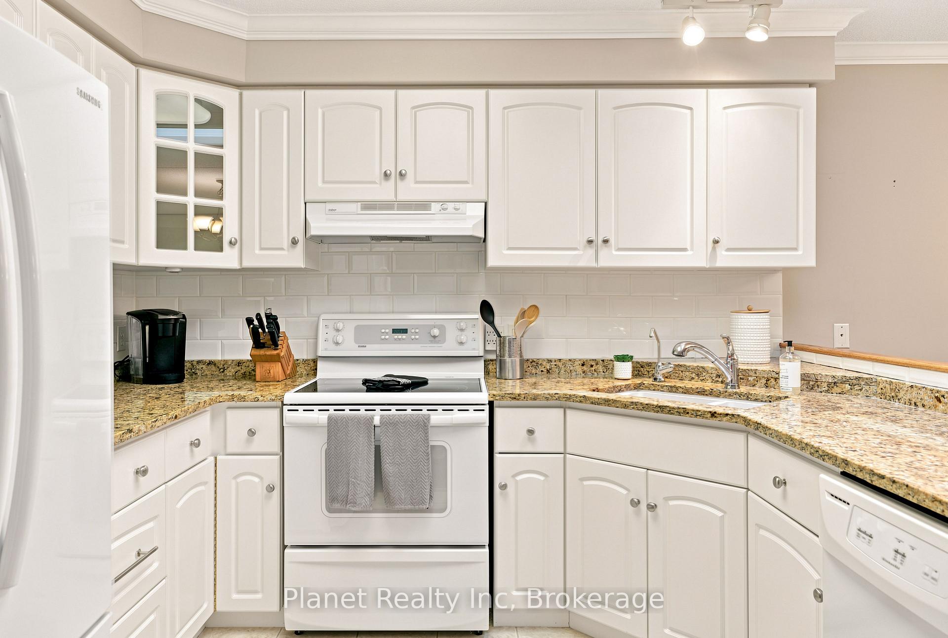 Photo 5 of 60 Basswood Drive, Guelph, Village By The Arboretum — HOMEH