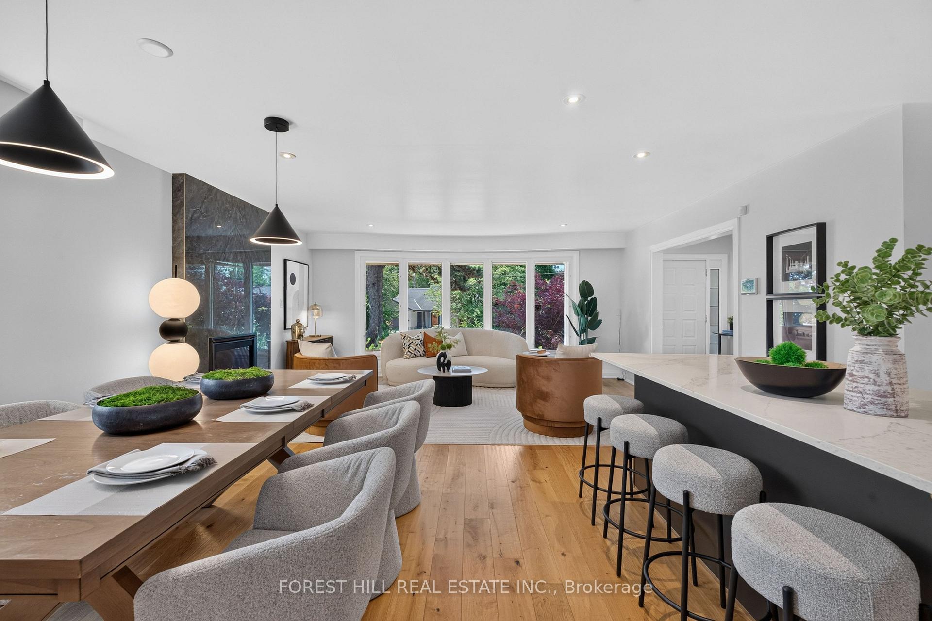 Photo 2 of 1 Heathview Avenue, North York, Bayview Village — HOMEH