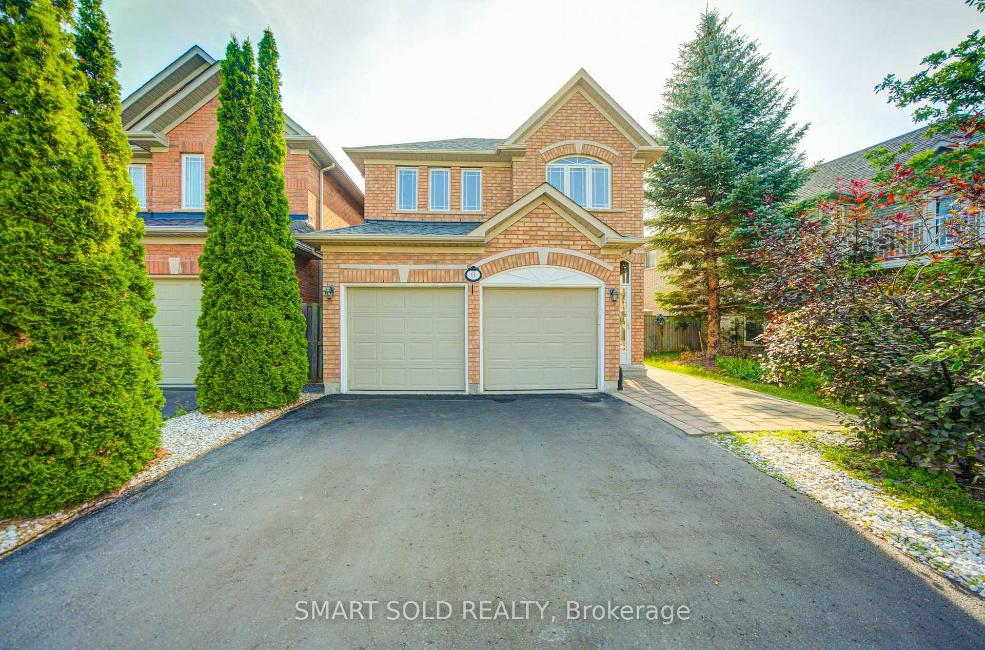 Photo 1 of 9 Pegasus Drive, Richmond Hill, Oak Ridges — HOMEH