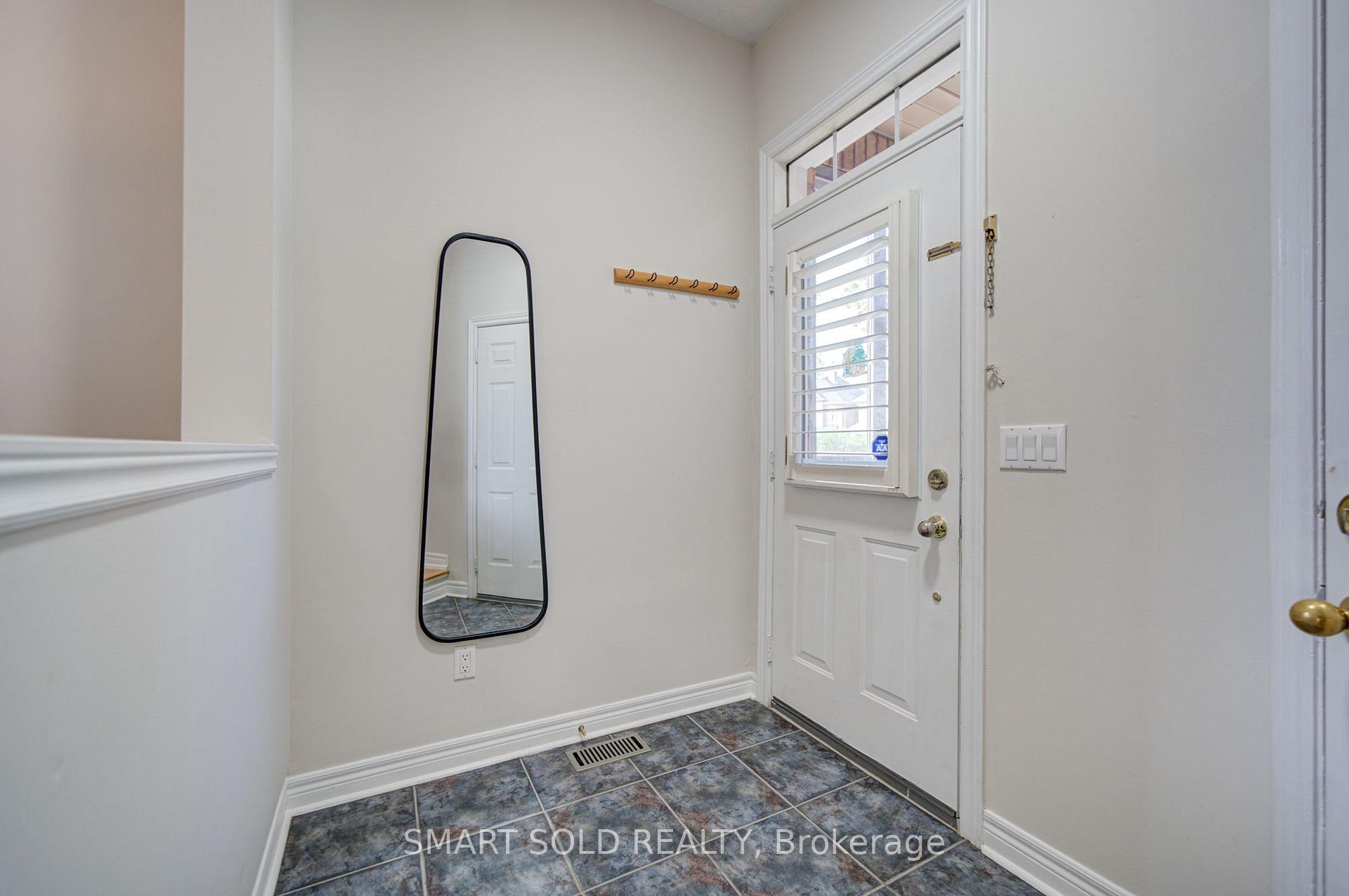 Photo 5 of 9 Pegasus Drive, Richmond Hill, Oak Ridges — HOMEH