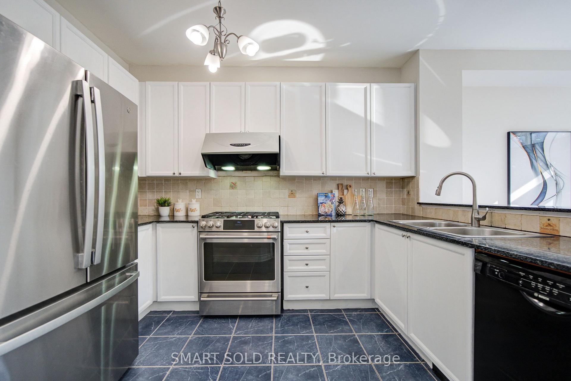 Photo 17 of 9 Pegasus Drive, Richmond Hill, Oak Ridges — HOMEH