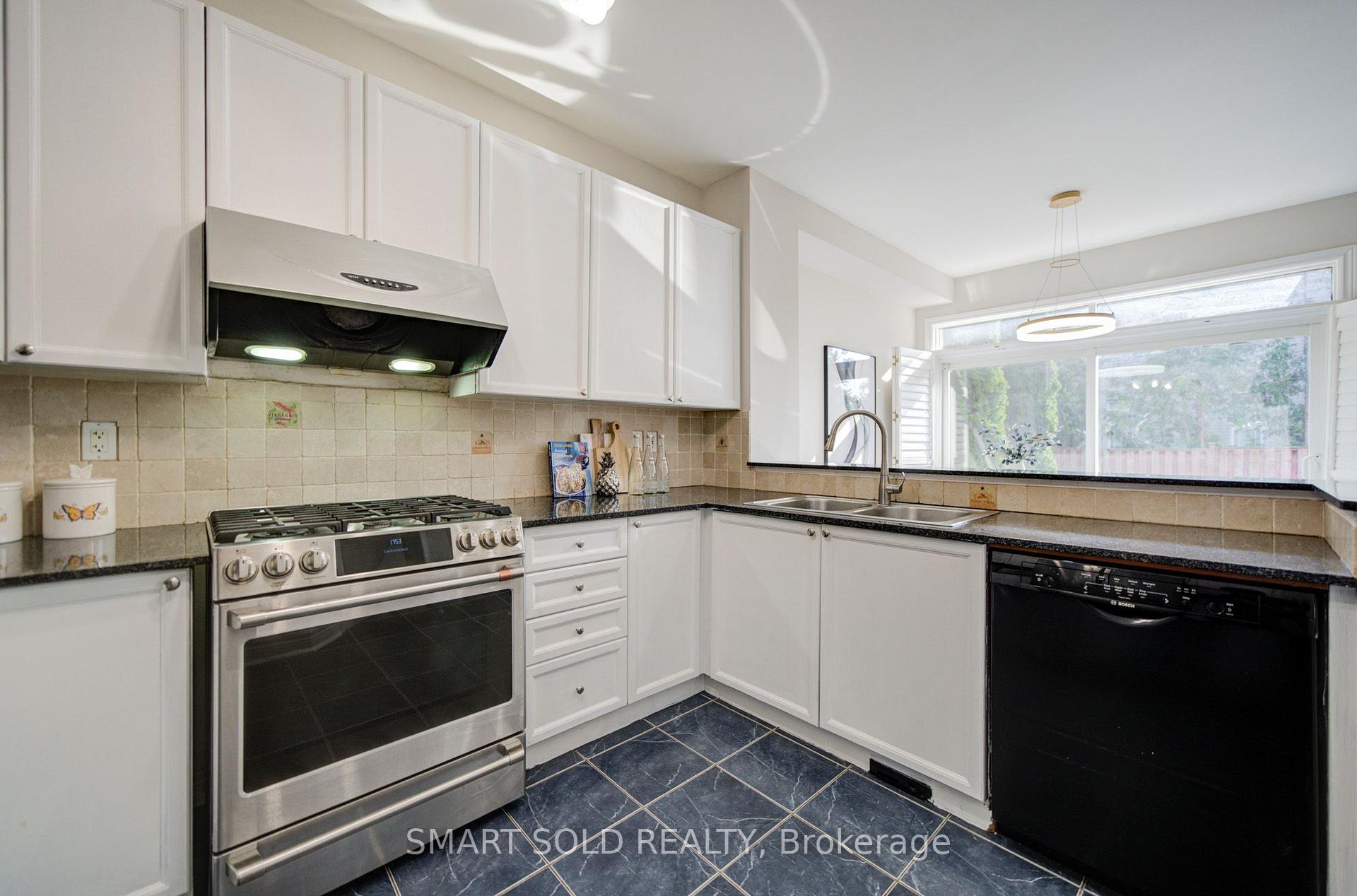 Photo 18 of 9 Pegasus Drive, Richmond Hill, Oak Ridges — HOMEH