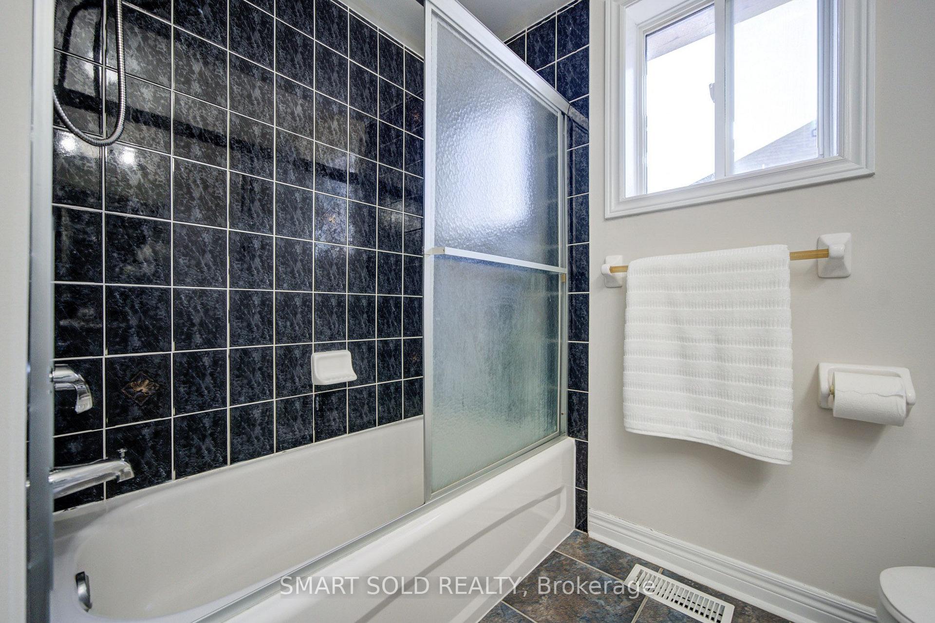 Photo 38 of 9 Pegasus Drive, Richmond Hill, Oak Ridges — HOMEH