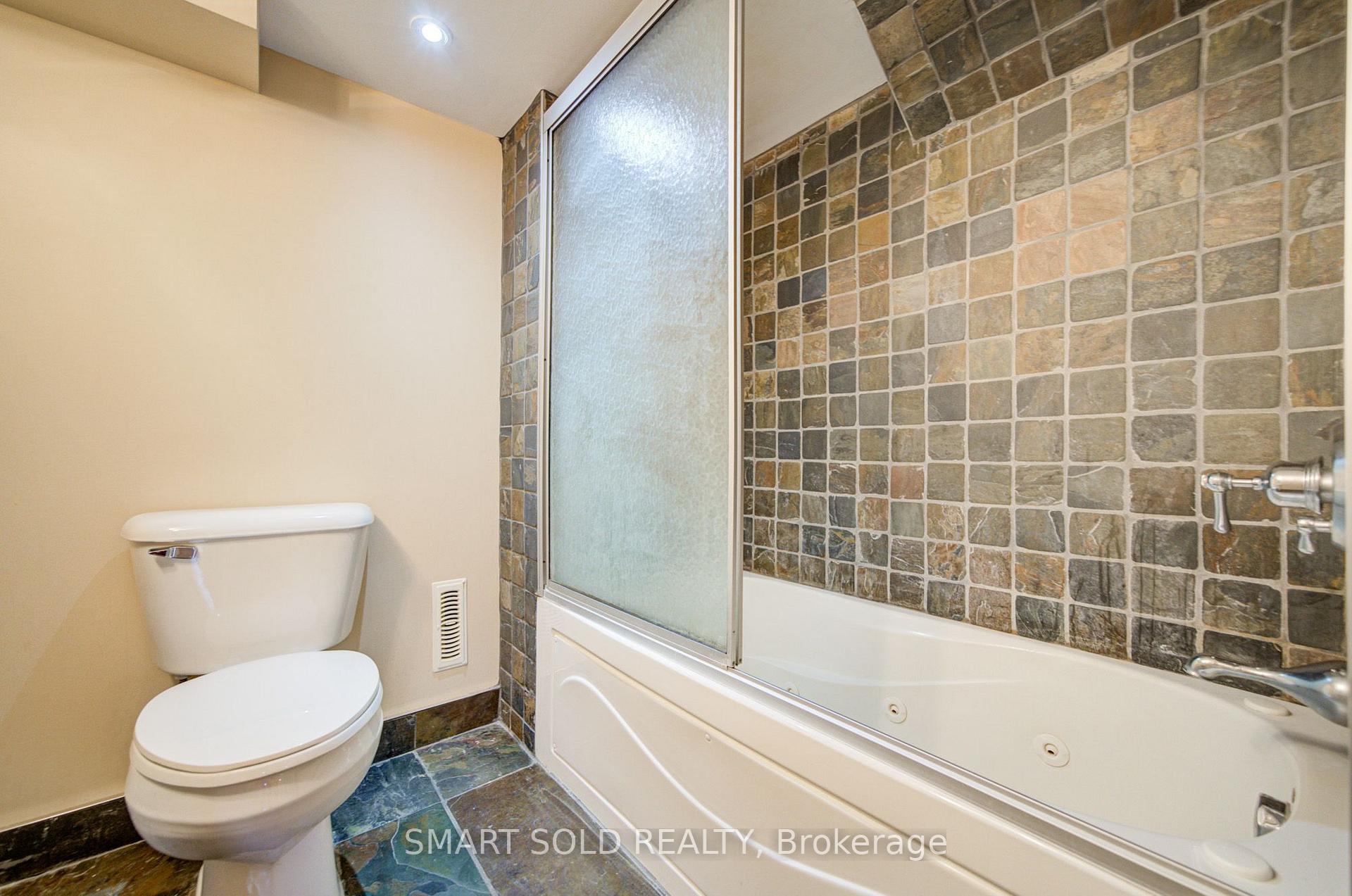 Photo 46 of 9 Pegasus Drive, Richmond Hill, Oak Ridges — HOMEH