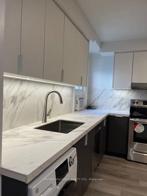 Photo 3 of Unit 2, 2961 Lakeshore Boulevard W, Etobicoke, New Toronto — HOMEH