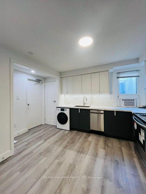 Photo 4 of Unit 2, 2961 Lakeshore Boulevard W, Etobicoke, New Toronto — HOMEH