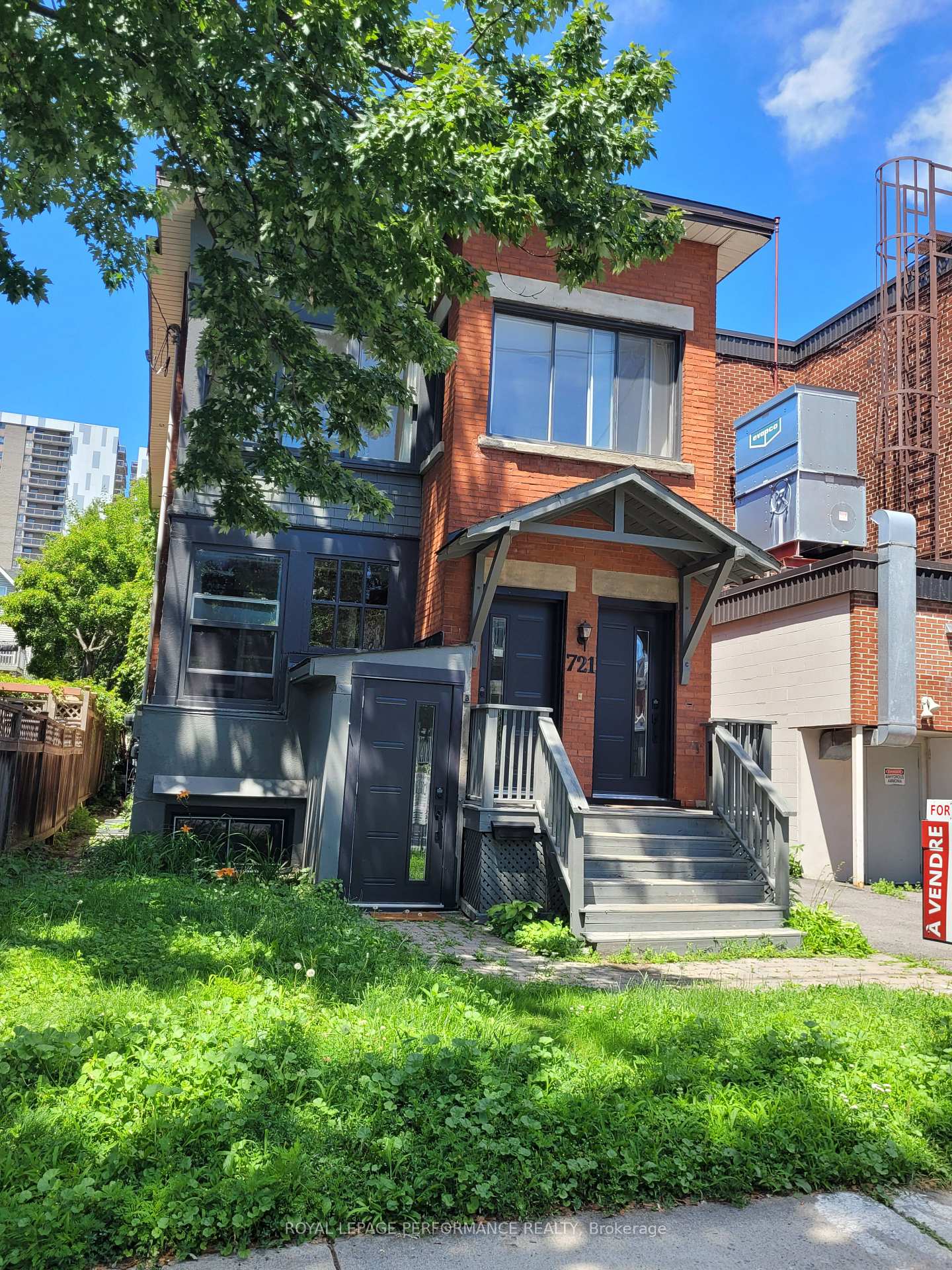 Photo 2 of 721 B Cooper Street, Ottawa, Ottawa Centre — HOMEH