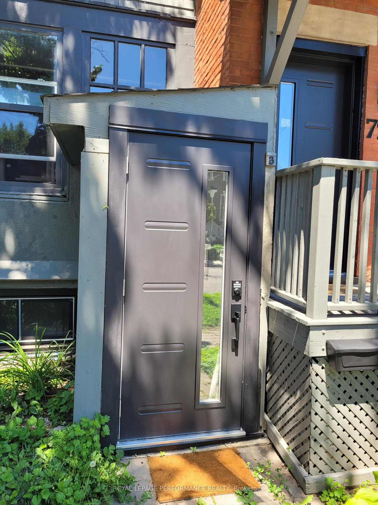 Photo 3 of 721 B Cooper Street, Ottawa, Ottawa Centre — HOMEH