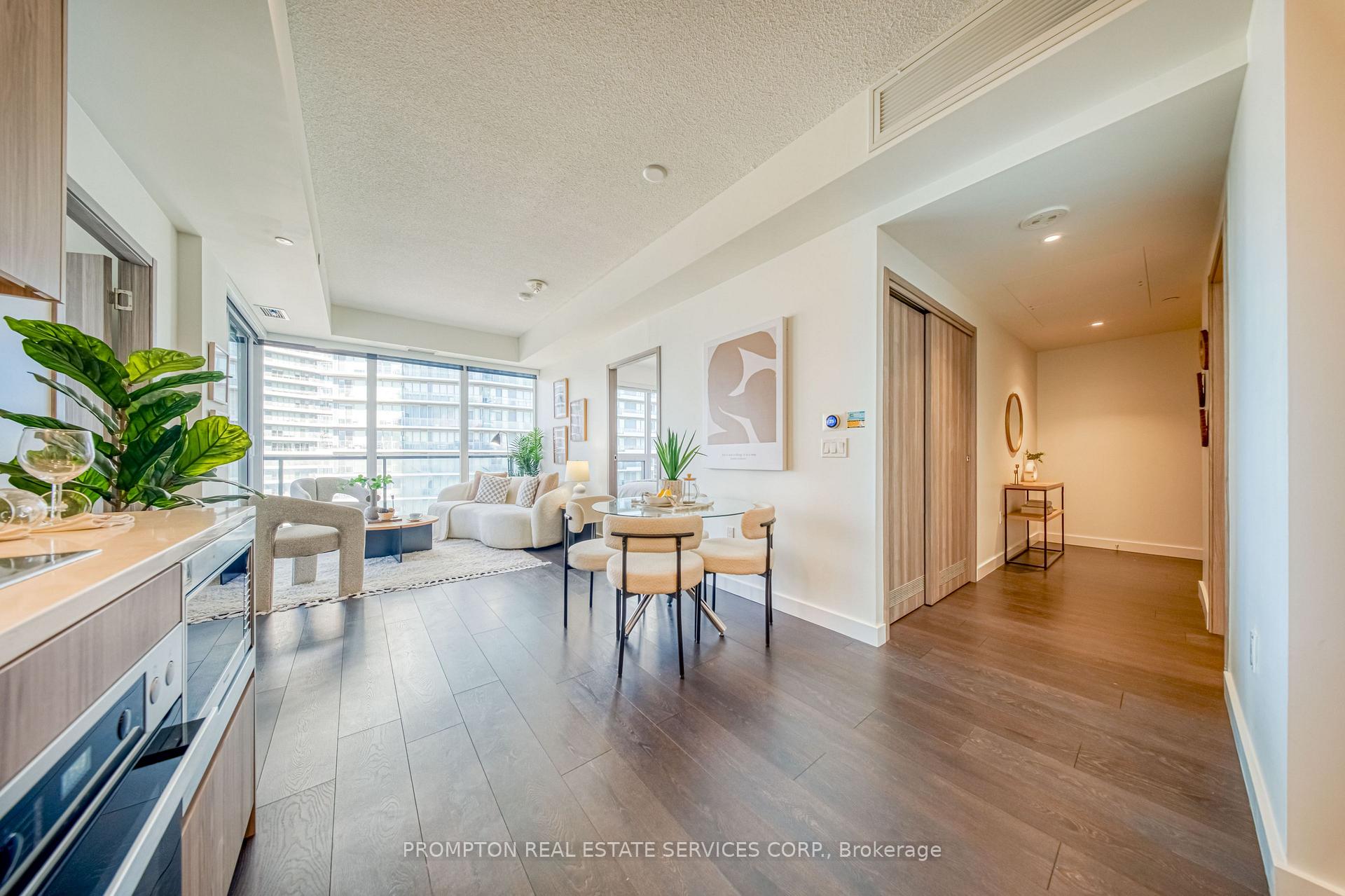 Photo 5 of Unit 2012, 95 Mcmahon Drive, North York, Bayview Village — HOMEH