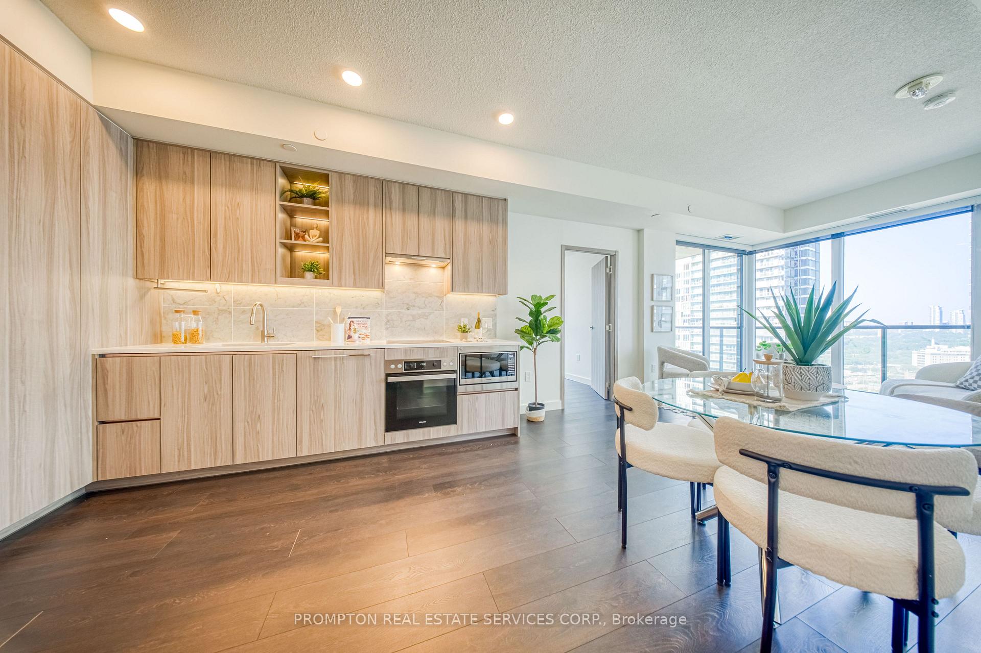 Photo 7 of Unit 2012, 95 Mcmahon Drive, North York, Bayview Village — HOMEH