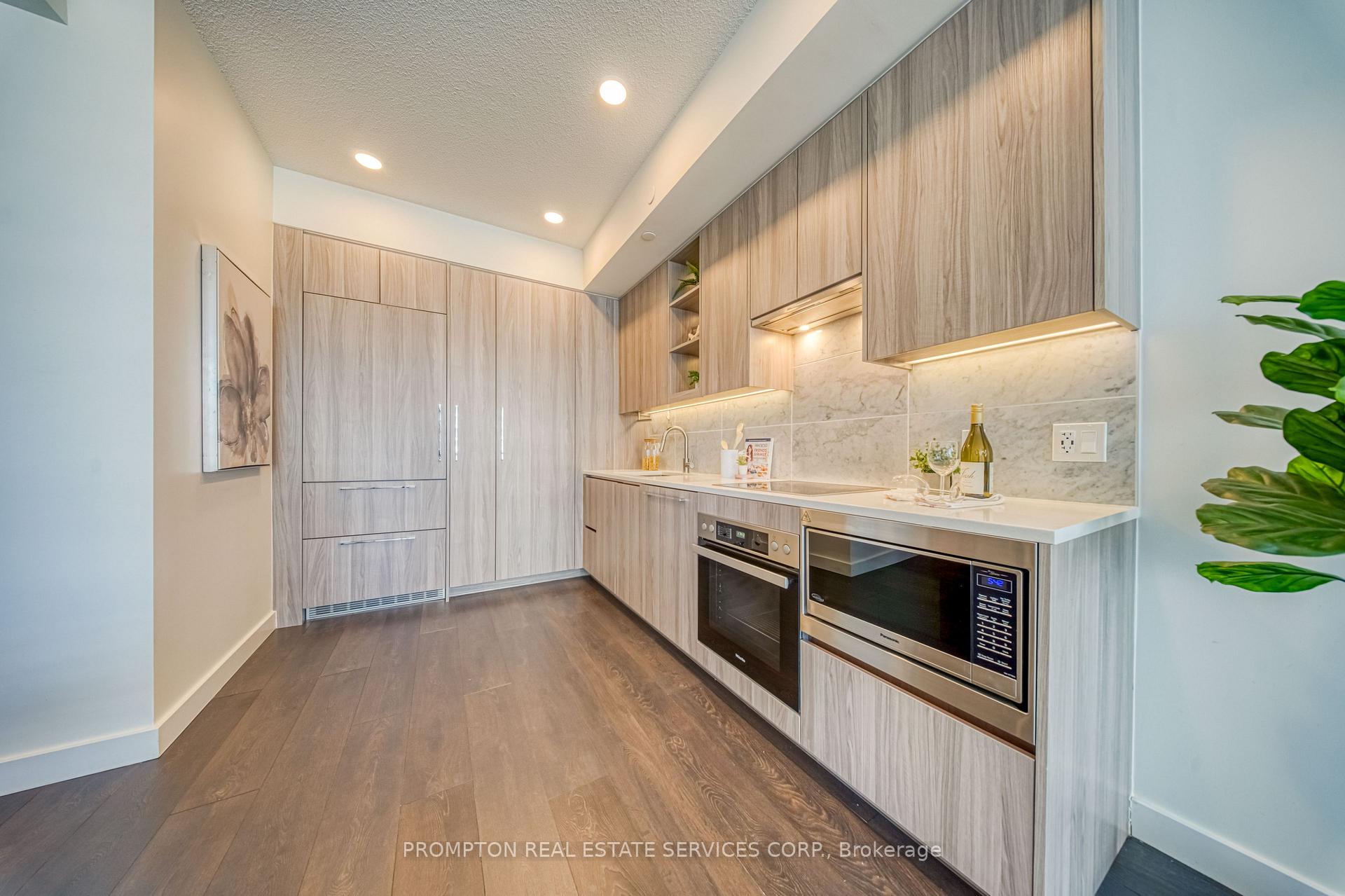 Photo 8 of Unit 2012, 95 Mcmahon Drive, North York, Bayview Village — HOMEH