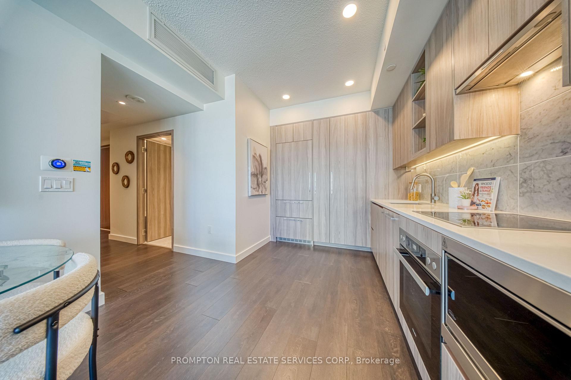Photo 10 of Unit 2012, 95 Mcmahon Drive, North York, Bayview Village — HOMEH