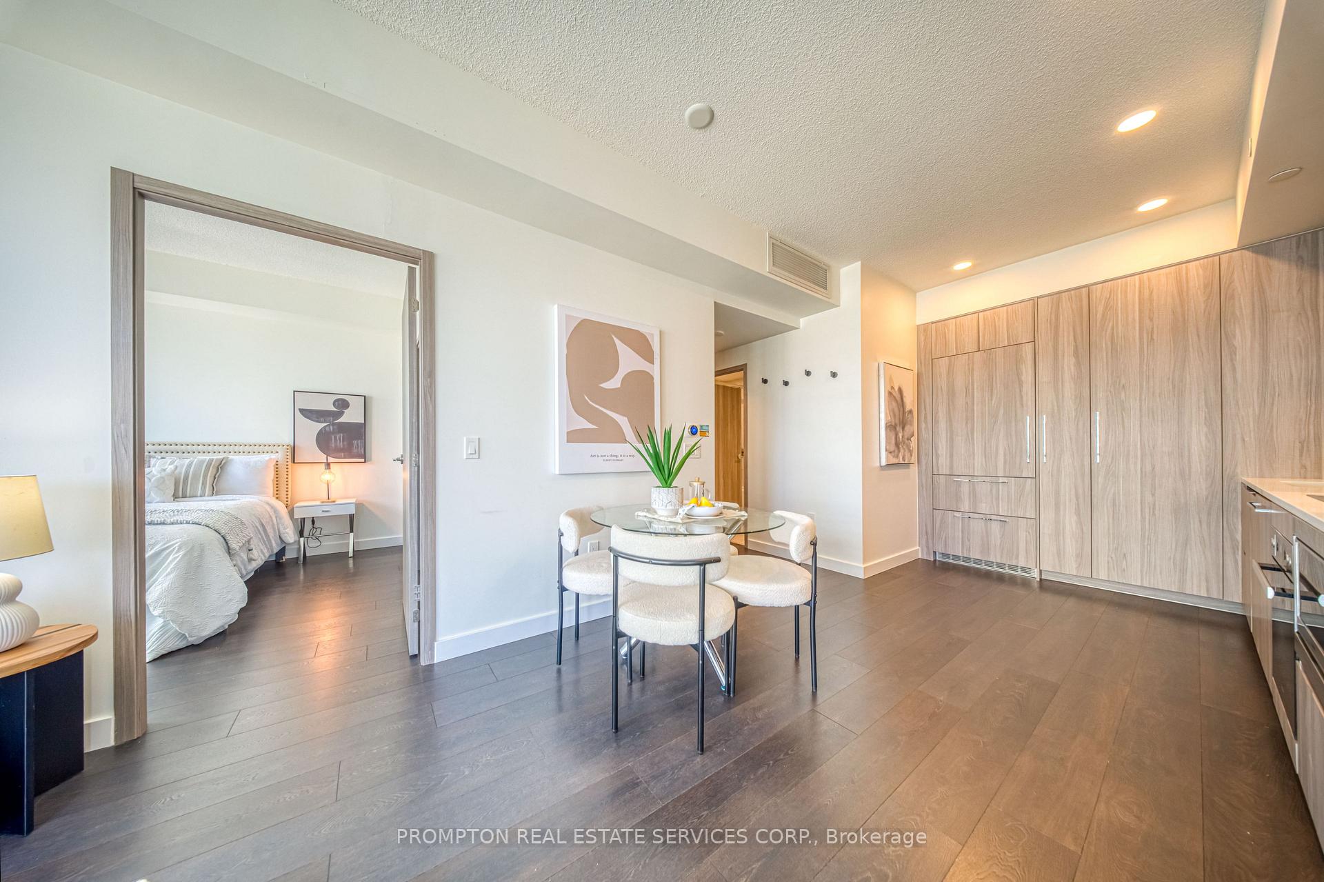 Photo 11 of Unit 2012, 95 Mcmahon Drive, North York, Bayview Village — HOMEH