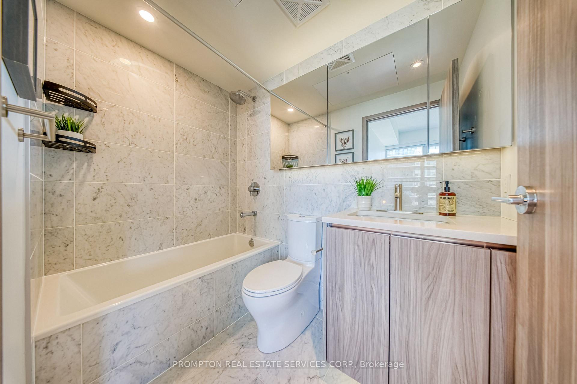 Photo 18 of Unit 2012, 95 Mcmahon Drive, North York, Bayview Village — HOMEH