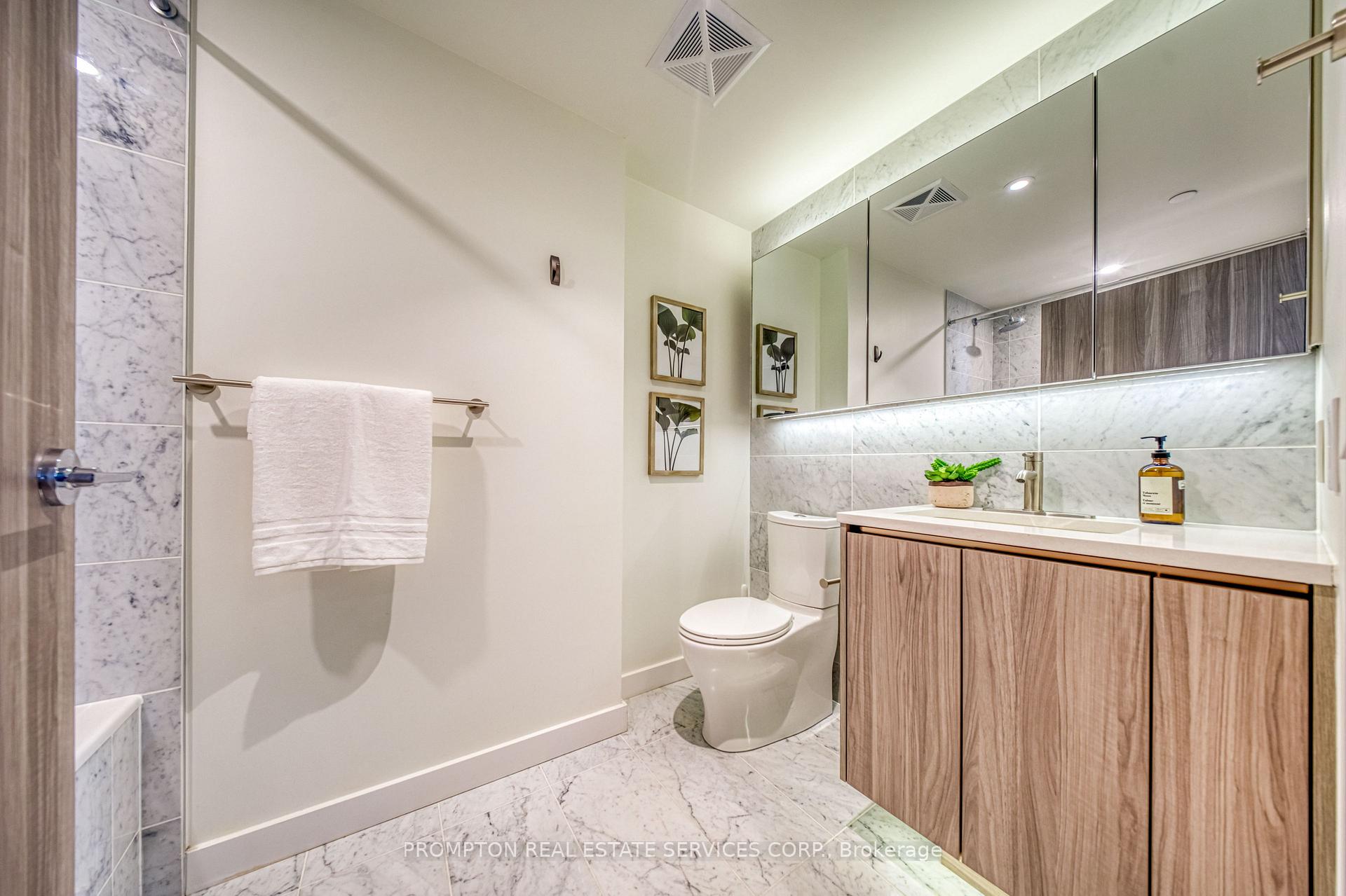 Photo 21 of Unit 2012, 95 Mcmahon Drive, North York, Bayview Village — HOMEH