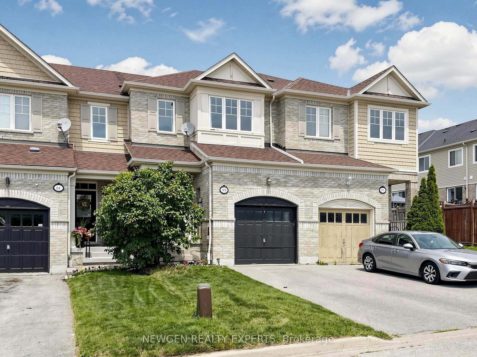 Photo 2 of 53 Silverwood Circle, Ajax, Central East — HOMEH