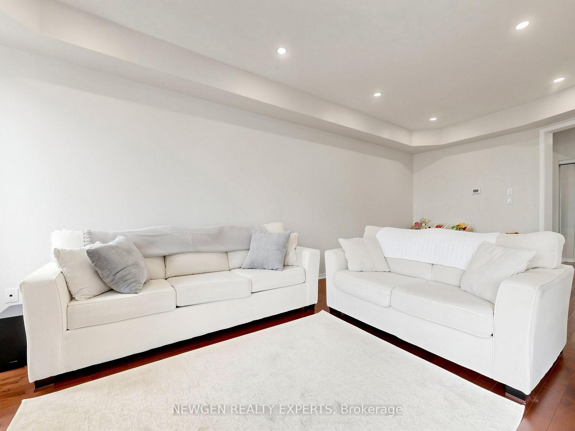 Photo 4 of 53 Silverwood Circle, Ajax, Central East — HOMEH