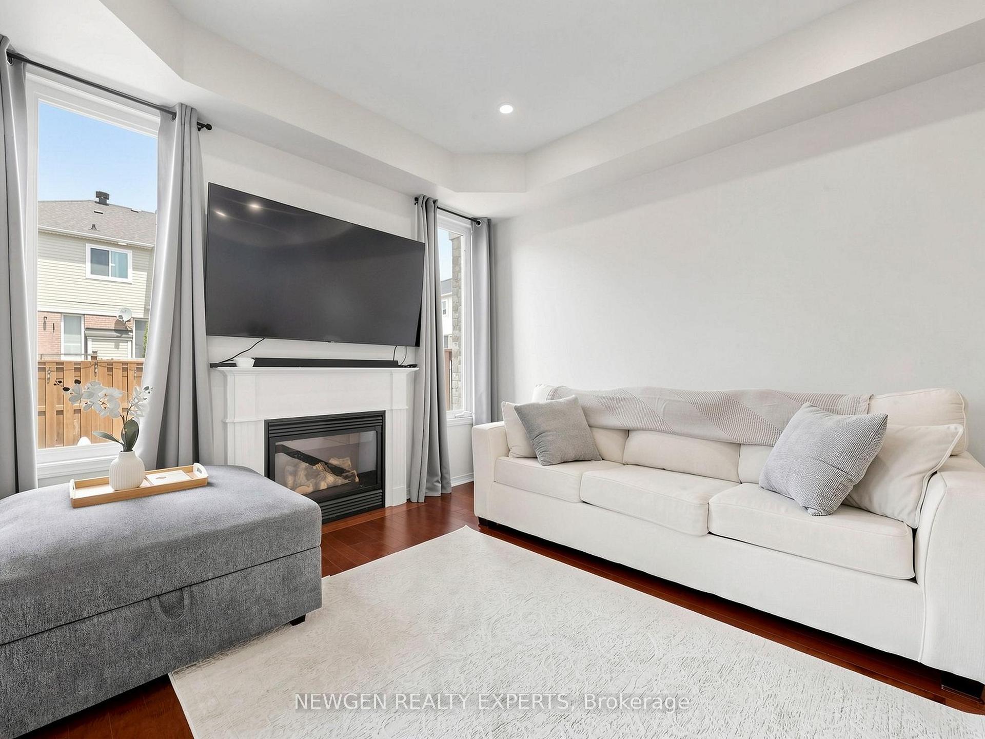 Photo 5 of 53 Silverwood Circle, Ajax, Central East — HOMEH