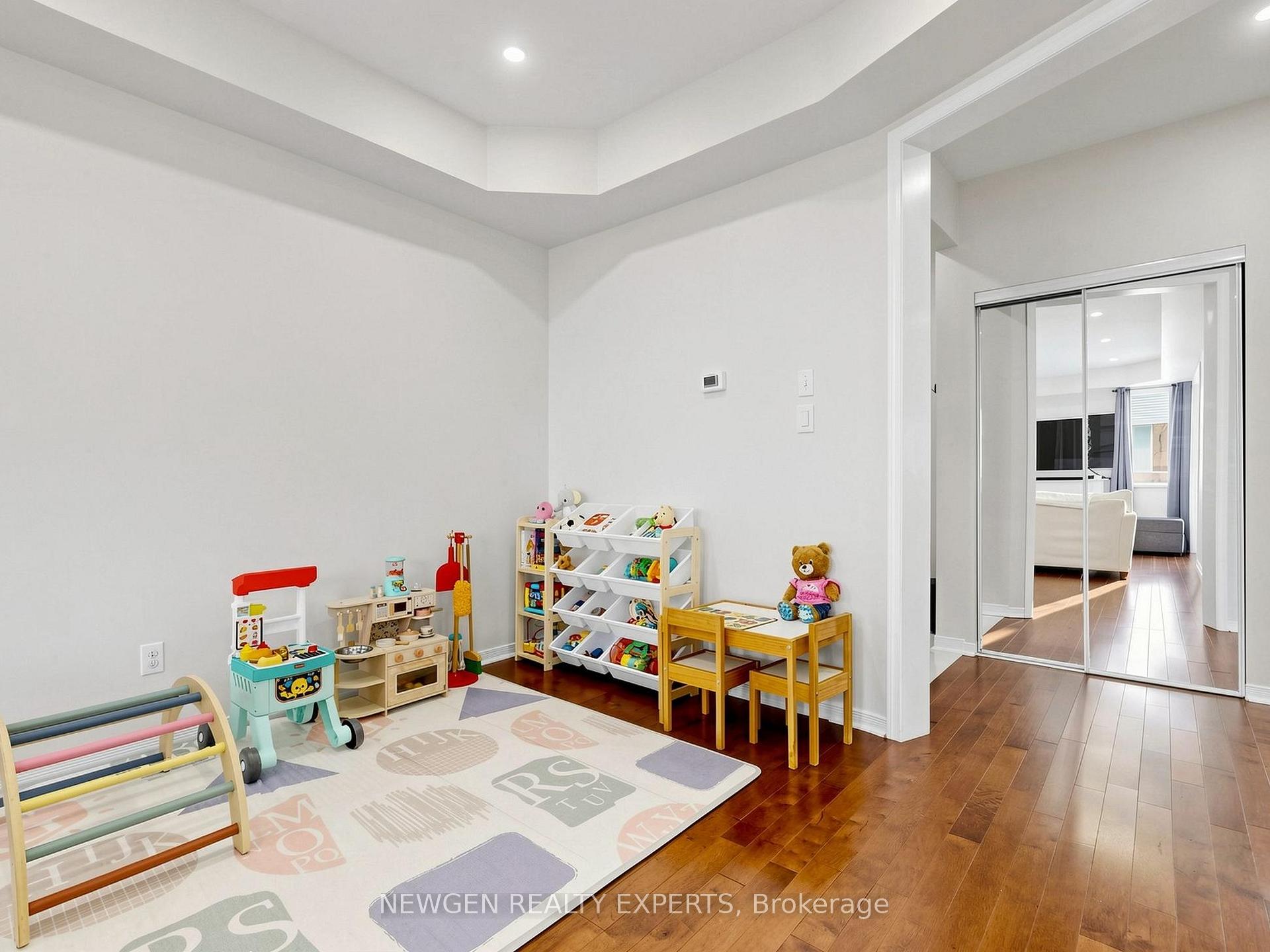 Photo 10 of 53 Silverwood Circle, Ajax, Central East — HOMEH
