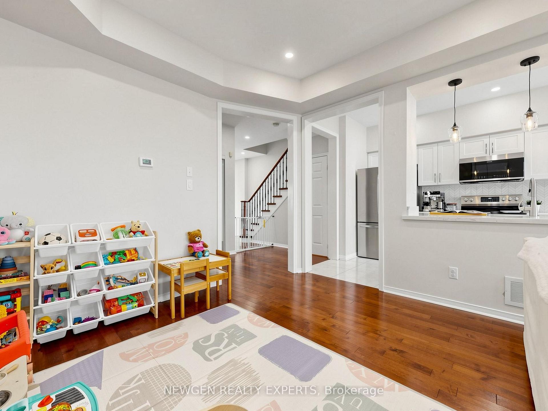 Photo 11 of 53 Silverwood Circle, Ajax, Central East — HOMEH