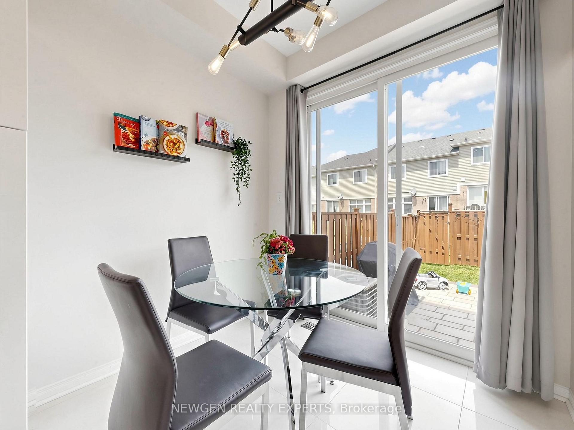 Photo 12 of 53 Silverwood Circle, Ajax, Central East — HOMEH