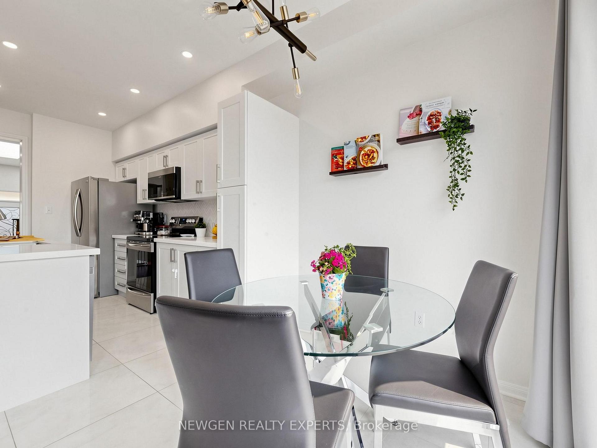 Photo 13 of 53 Silverwood Circle, Ajax, Central East — HOMEH