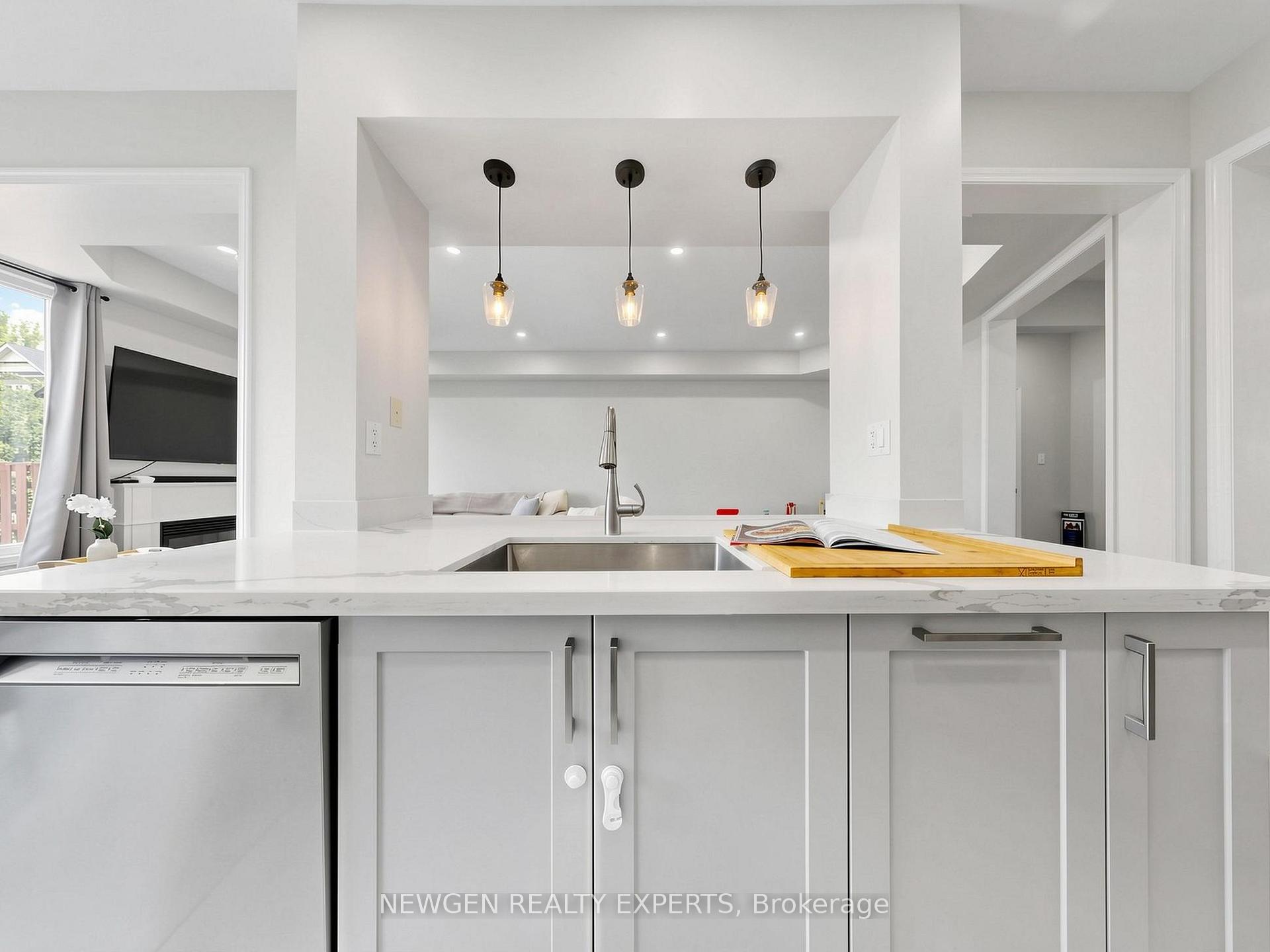 Photo 14 of 53 Silverwood Circle, Ajax, Central East — HOMEH