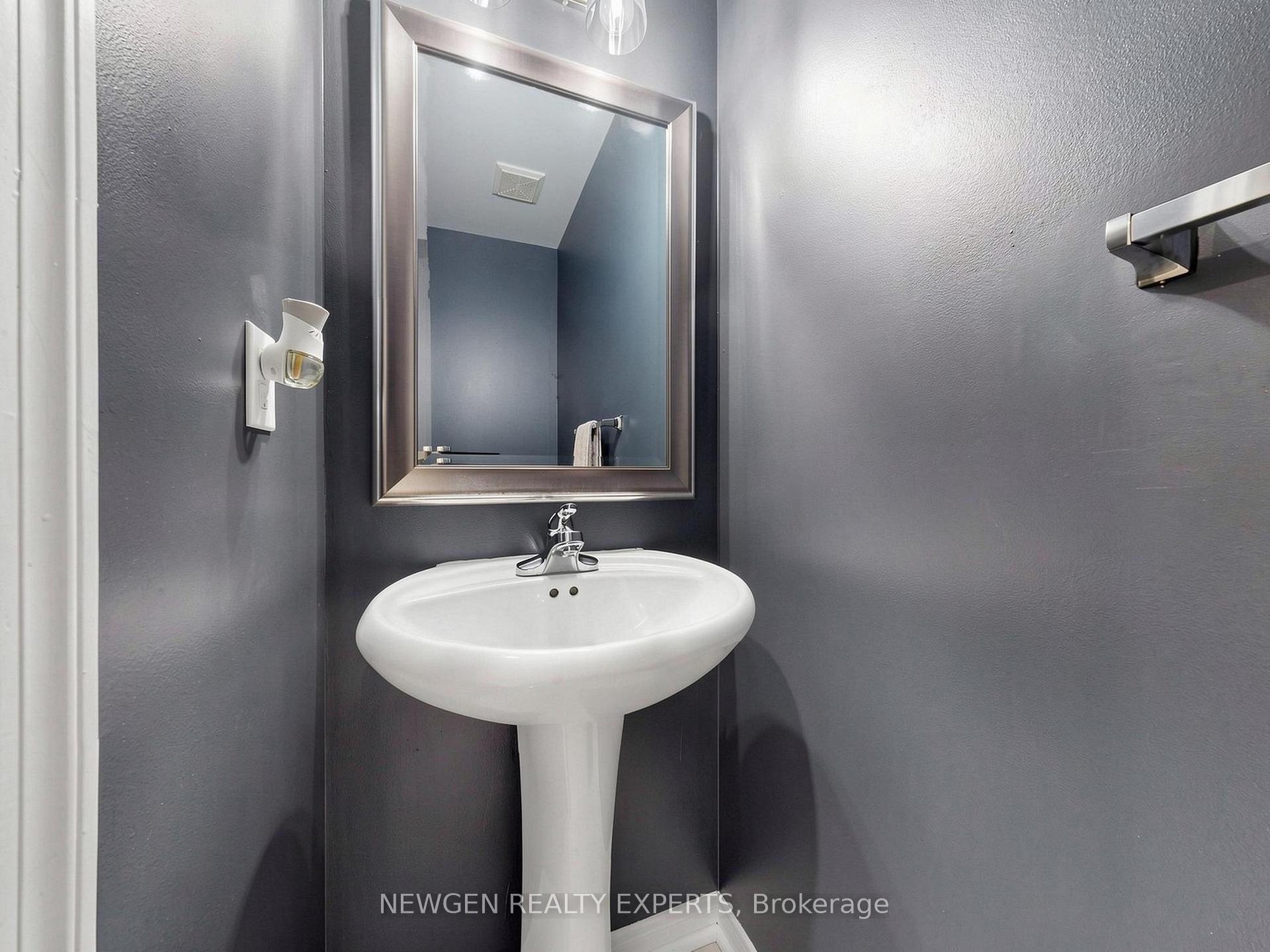 Photo 16 of 53 Silverwood Circle, Ajax, Central East — HOMEH