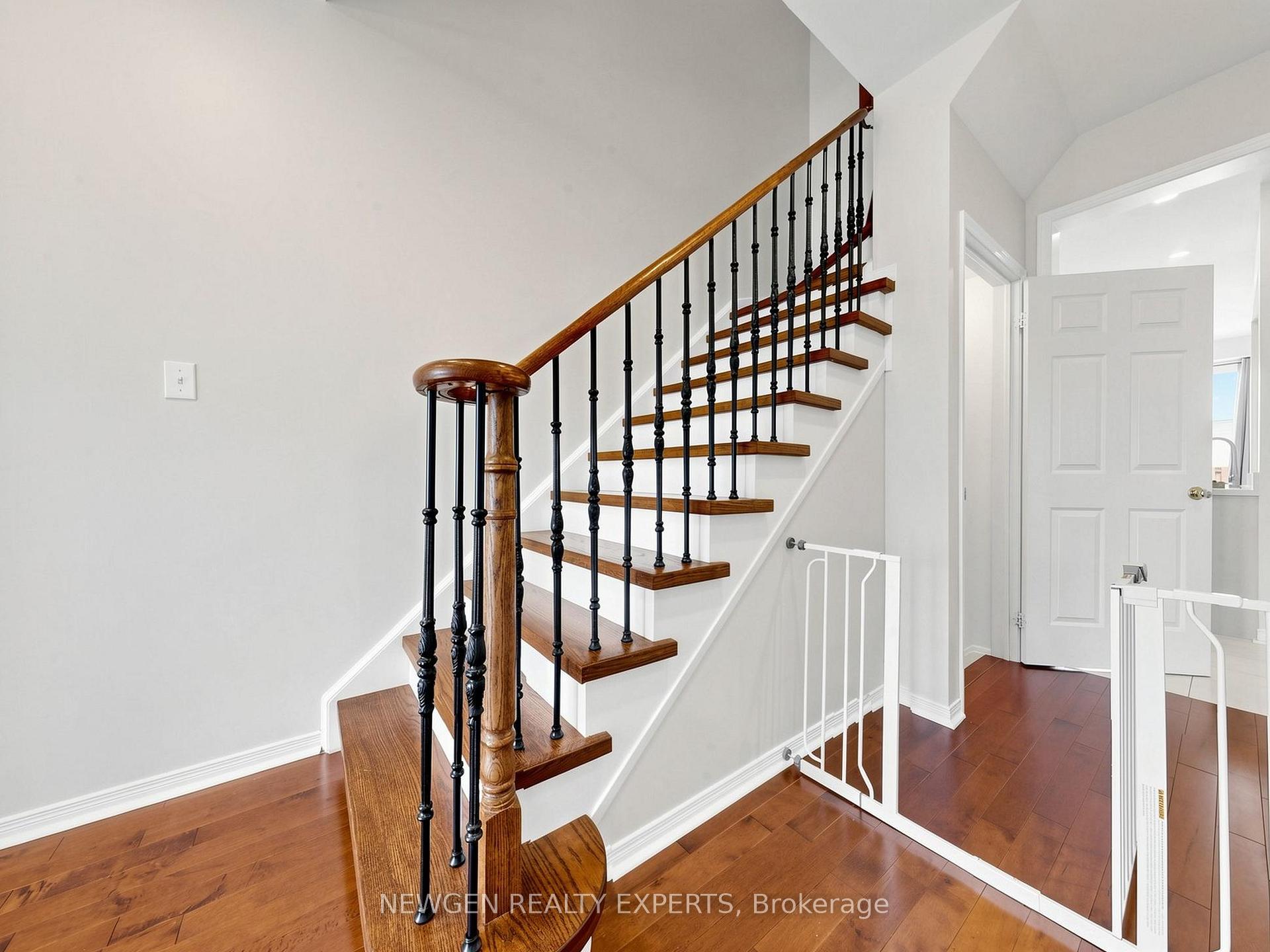 Photo 18 of 53 Silverwood Circle, Ajax, Central East — HOMEH