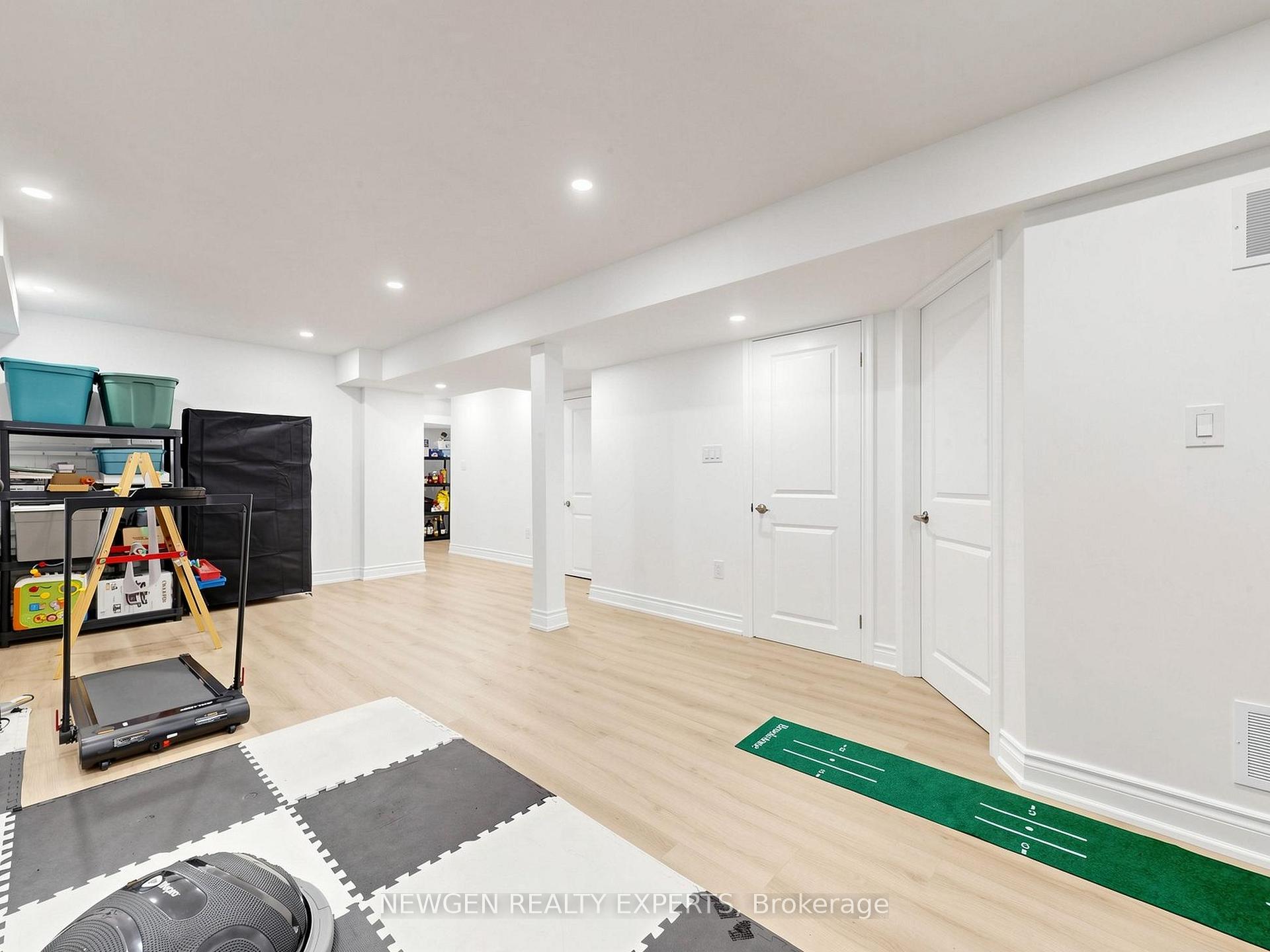 Photo 37 of 53 Silverwood Circle, Ajax, Central East — HOMEH